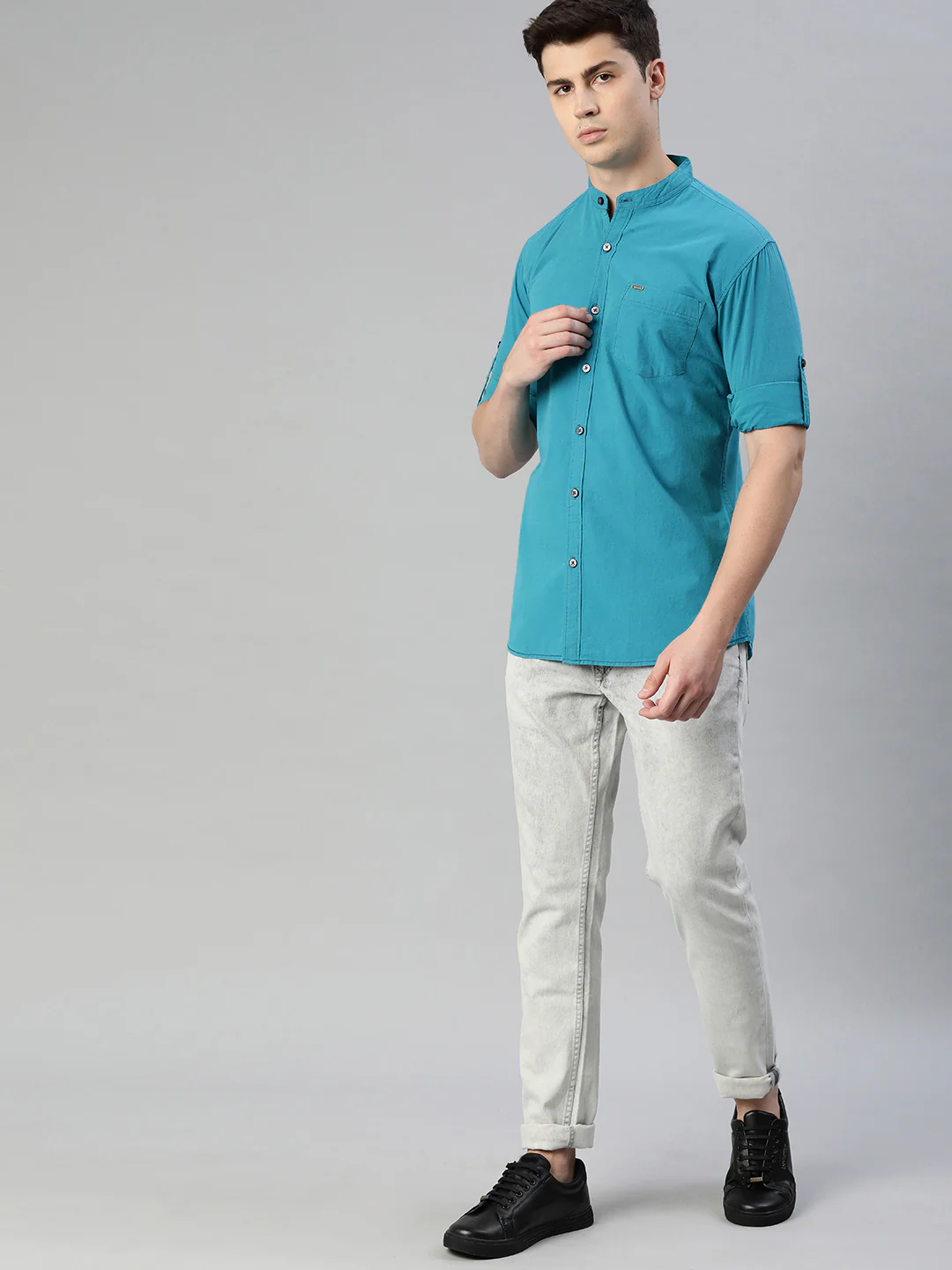 Men Blue Slim Fit Solid Casual Shirt - Image 4