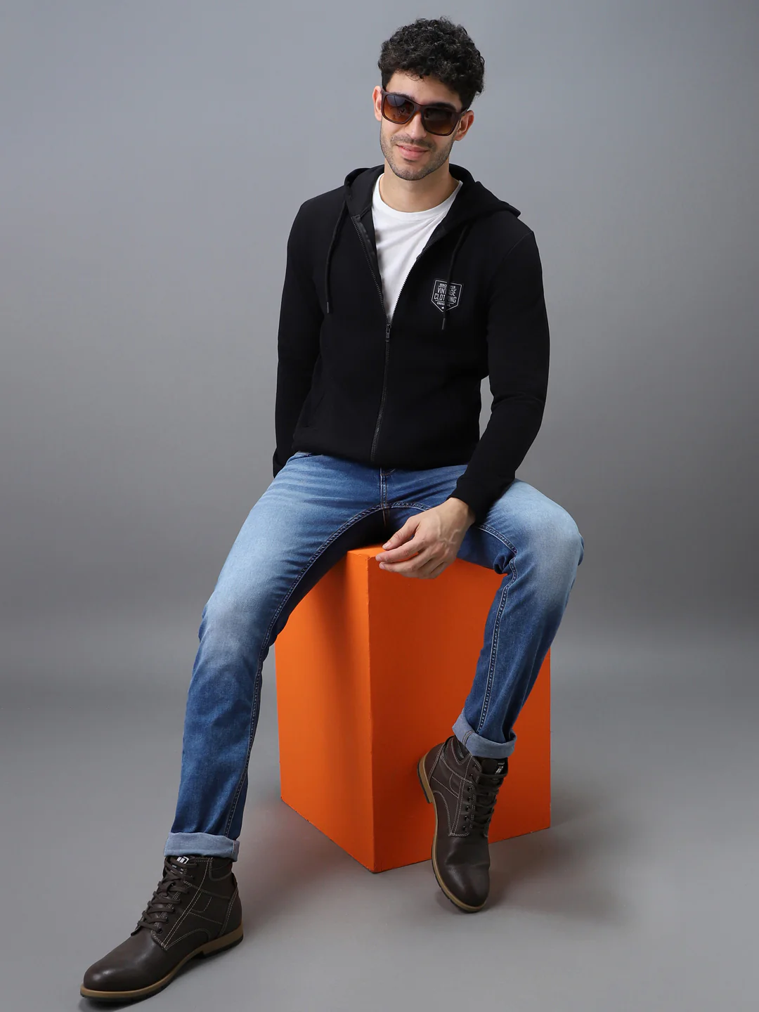 Men's Black Cotton Solid Zippered Hooded Neck Sweatshirt - Image 4