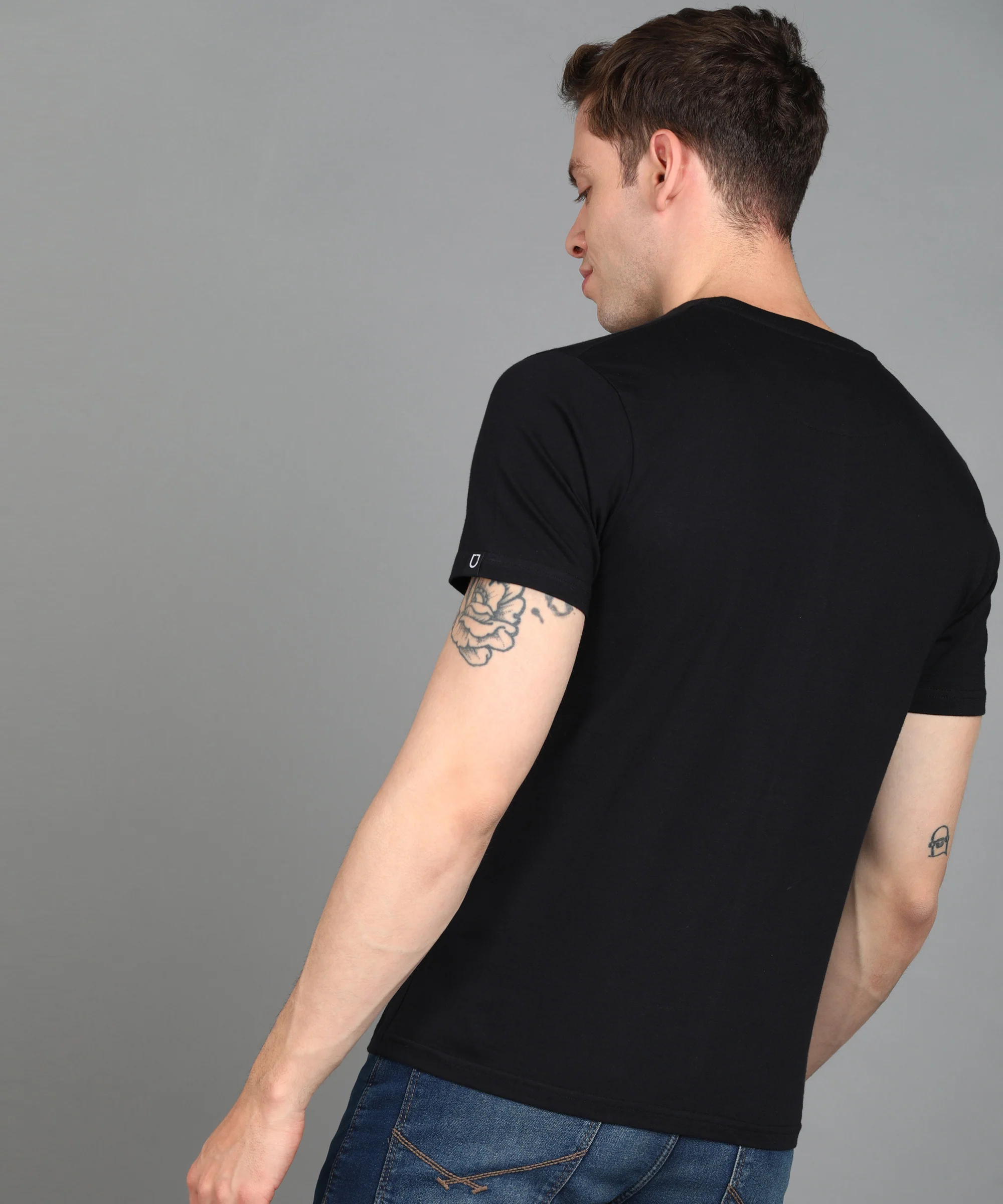 Men's Black Graphic Printed Round Neck Half Sleeve Slim Fit Cotton T-Shirt - Image 3
