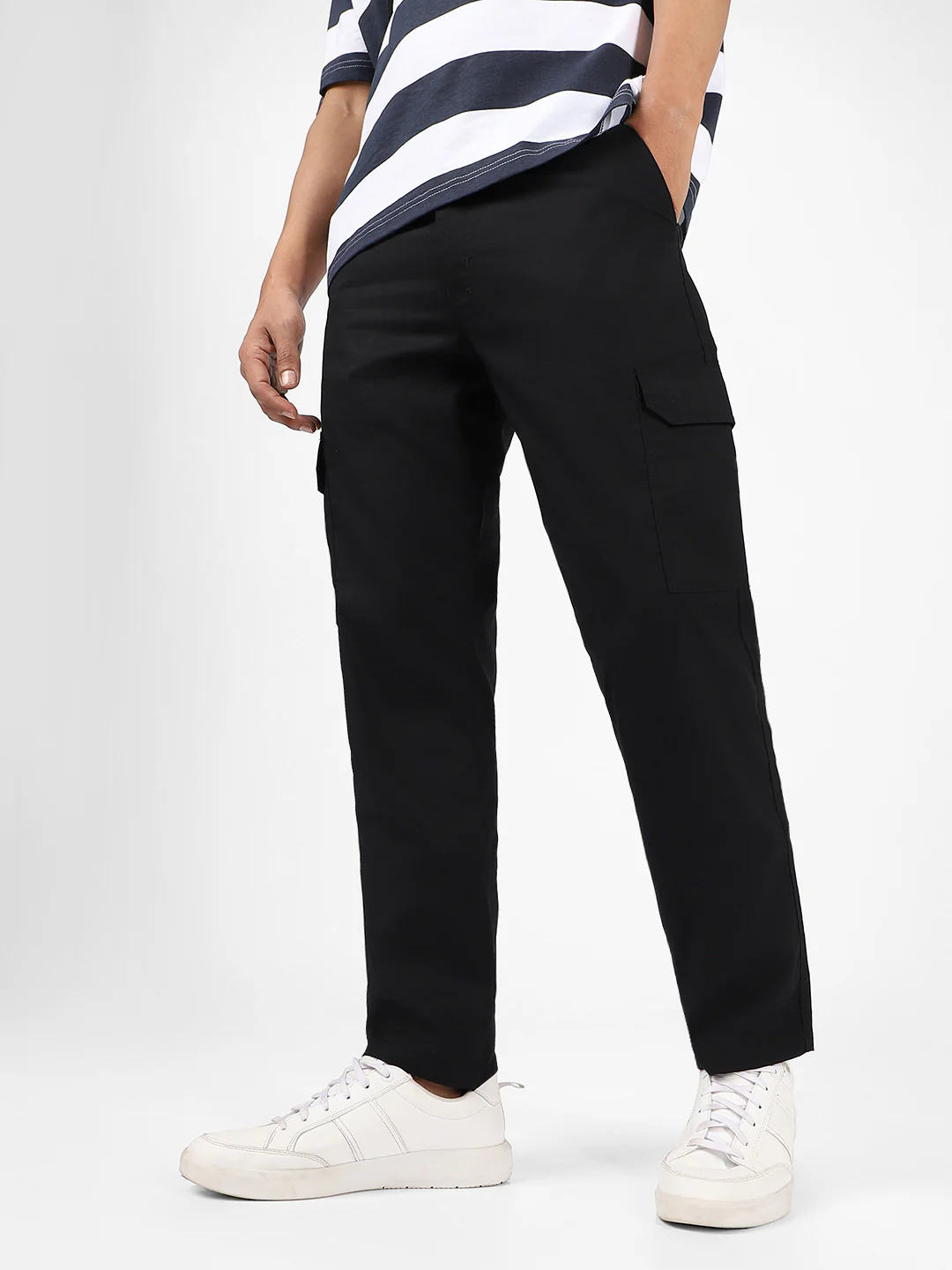 Men's Black Regular Fit Solid Cargo Chino Pant With 6 Pockets - Image 2