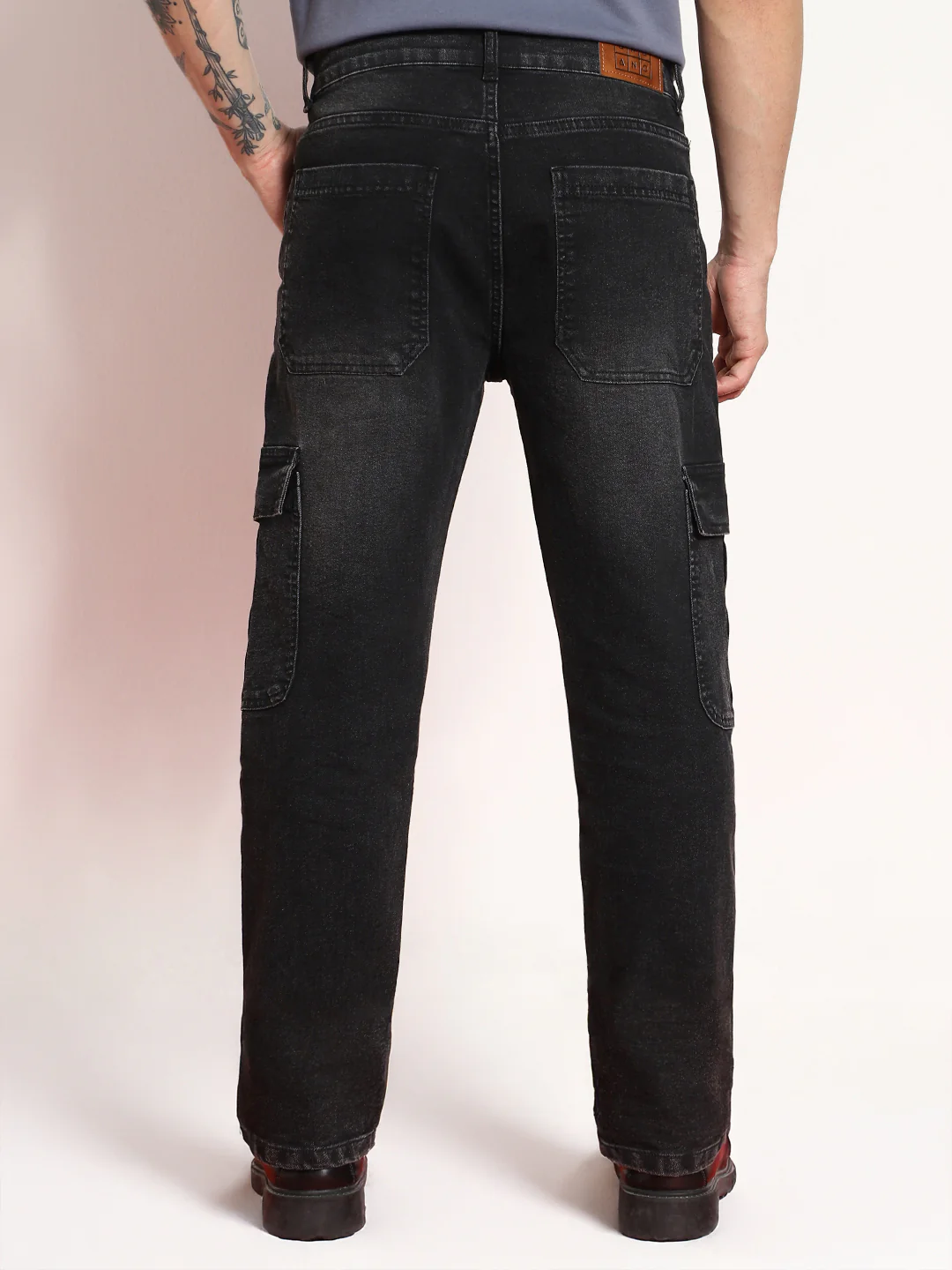 Men's Black Regular Fit Washed Cargo Jeans With 6 Pockets Stretchable - Image 3