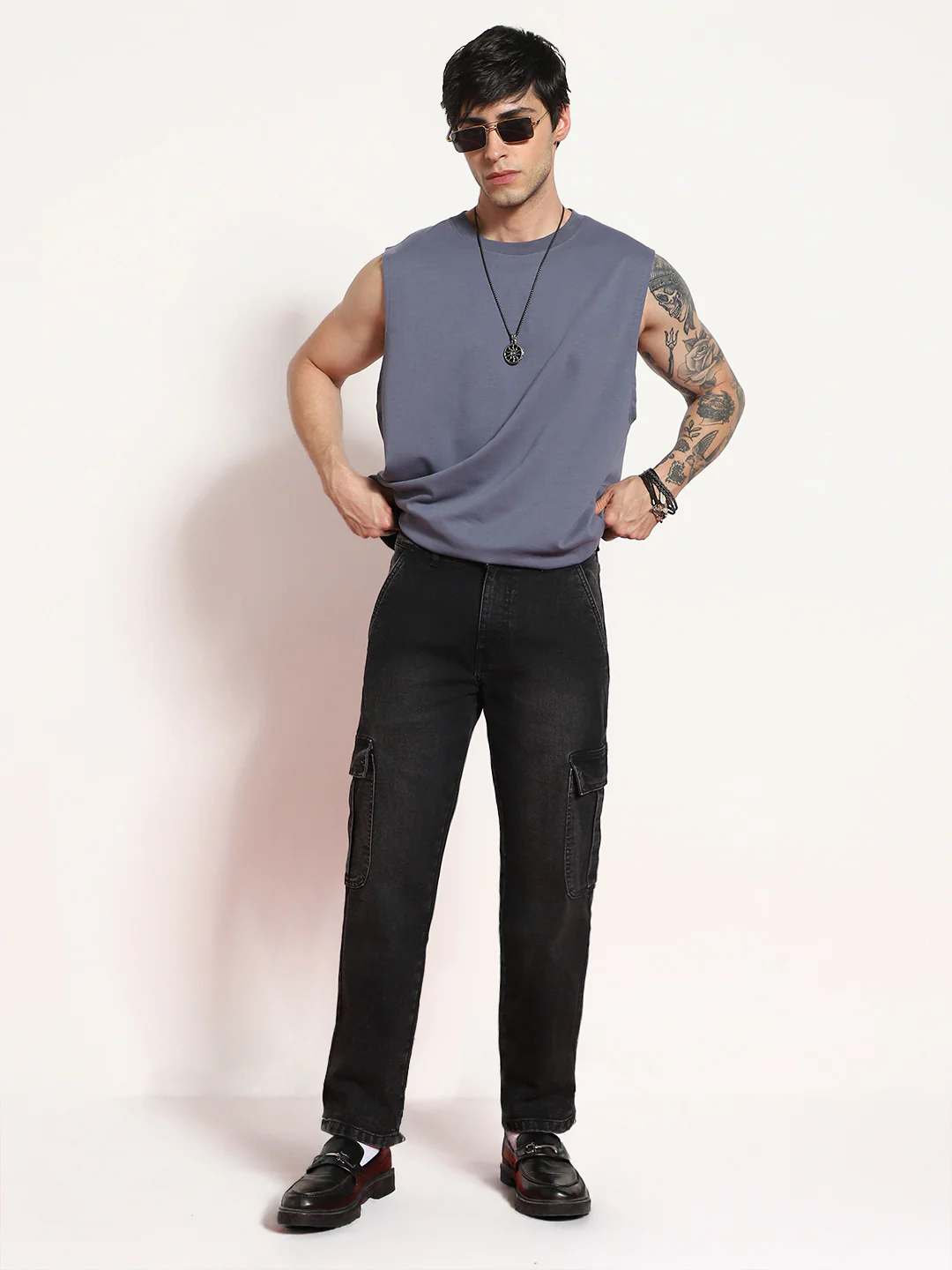 Men's Black Regular Fit Washed Cargo Jeans With 6 Pockets Stretchable - Image 4