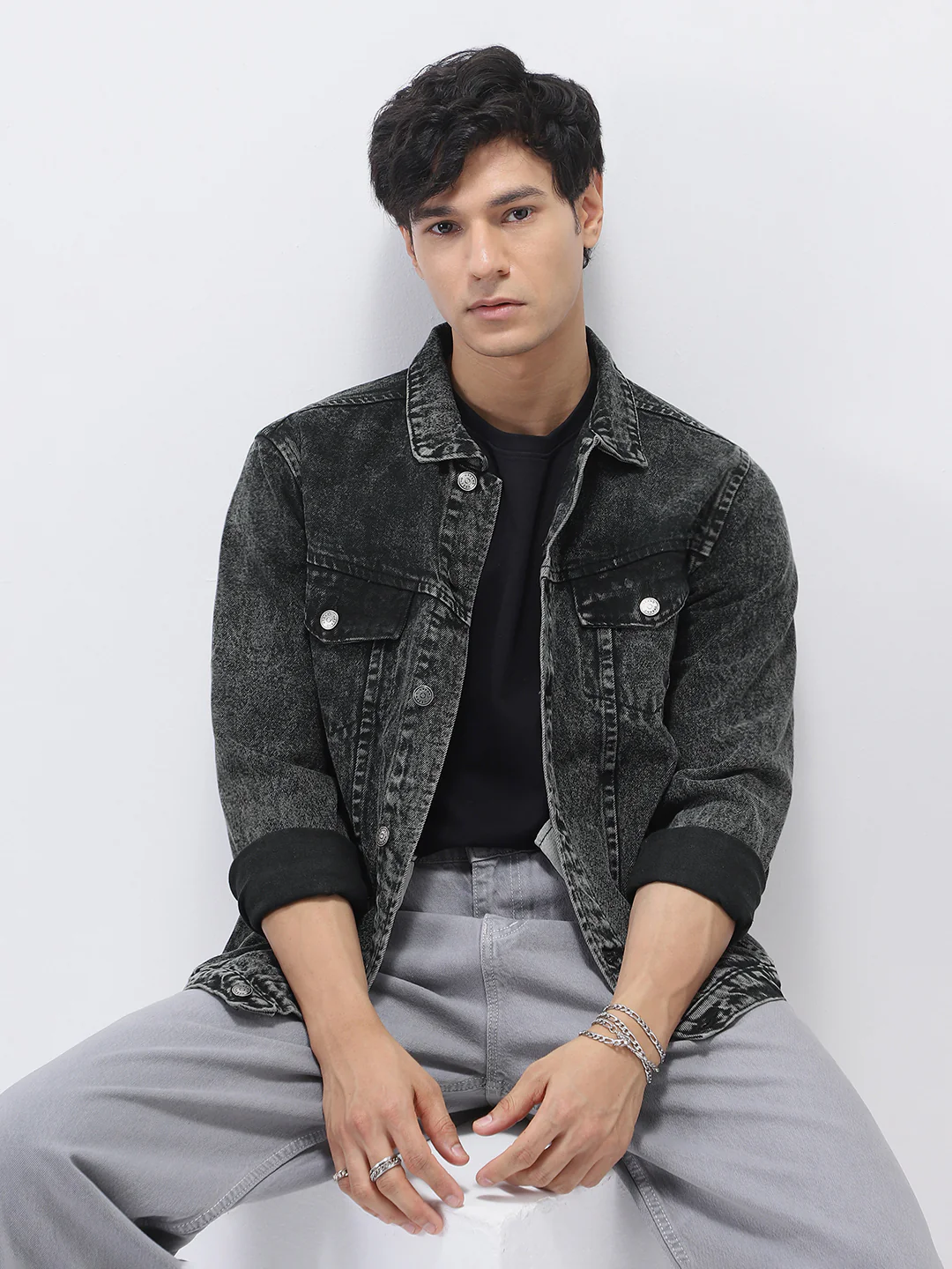 Men's Black Regular Fit Washed Full Sleeve Denim Jacket - Image 4