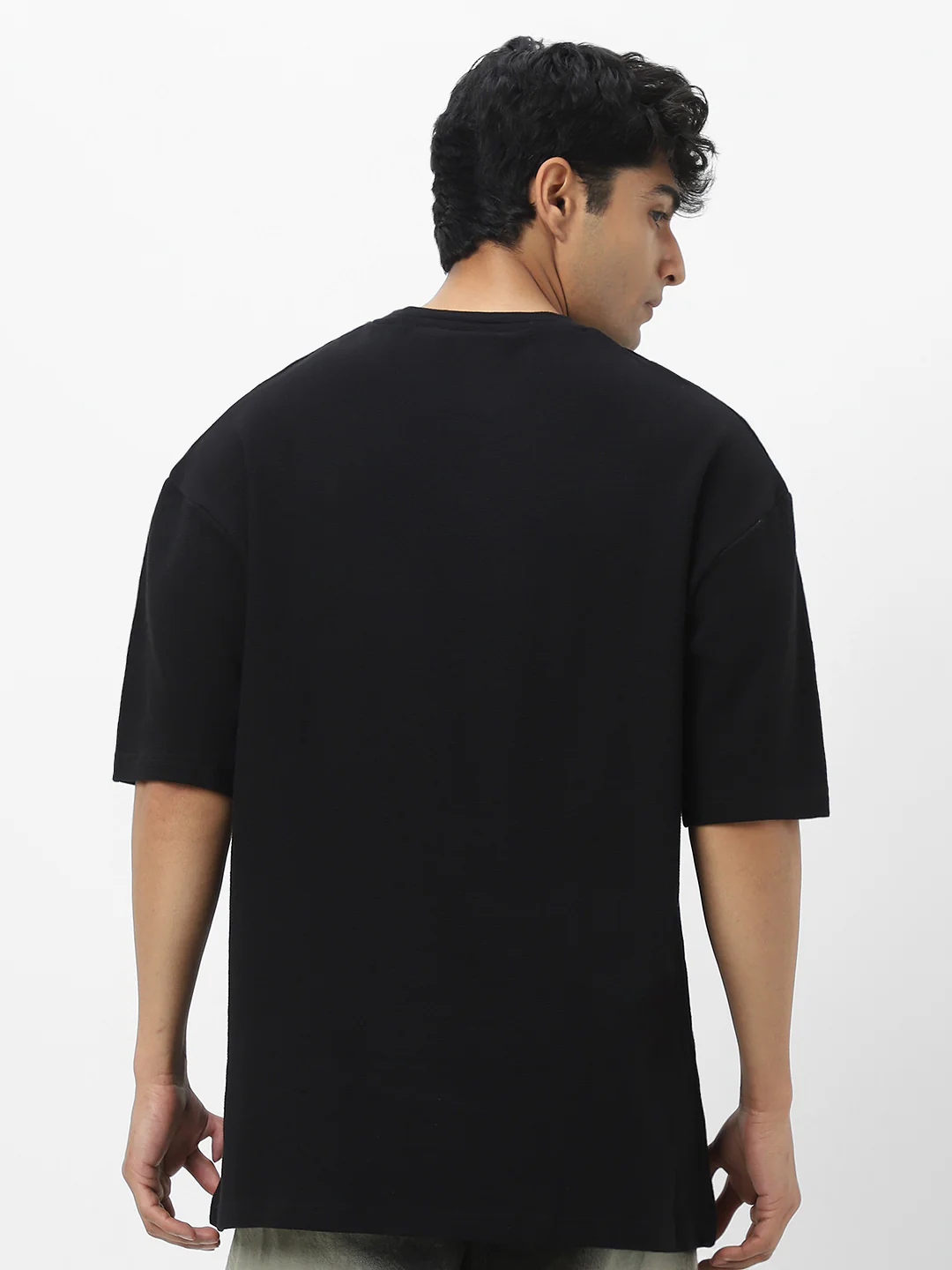 Men's Black Textured Round Neck Oversized Half Sleeve Cotton T-Shirt - Image 4