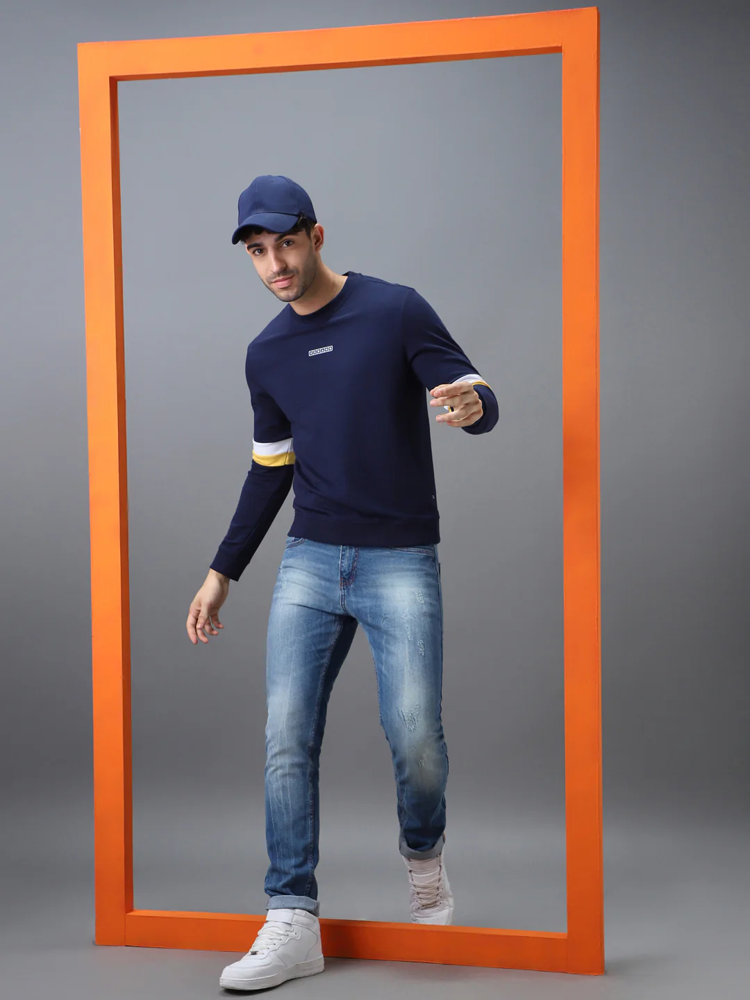 Men's Blue Cotton Color Block Round Neck Sweatshirt - Image 4