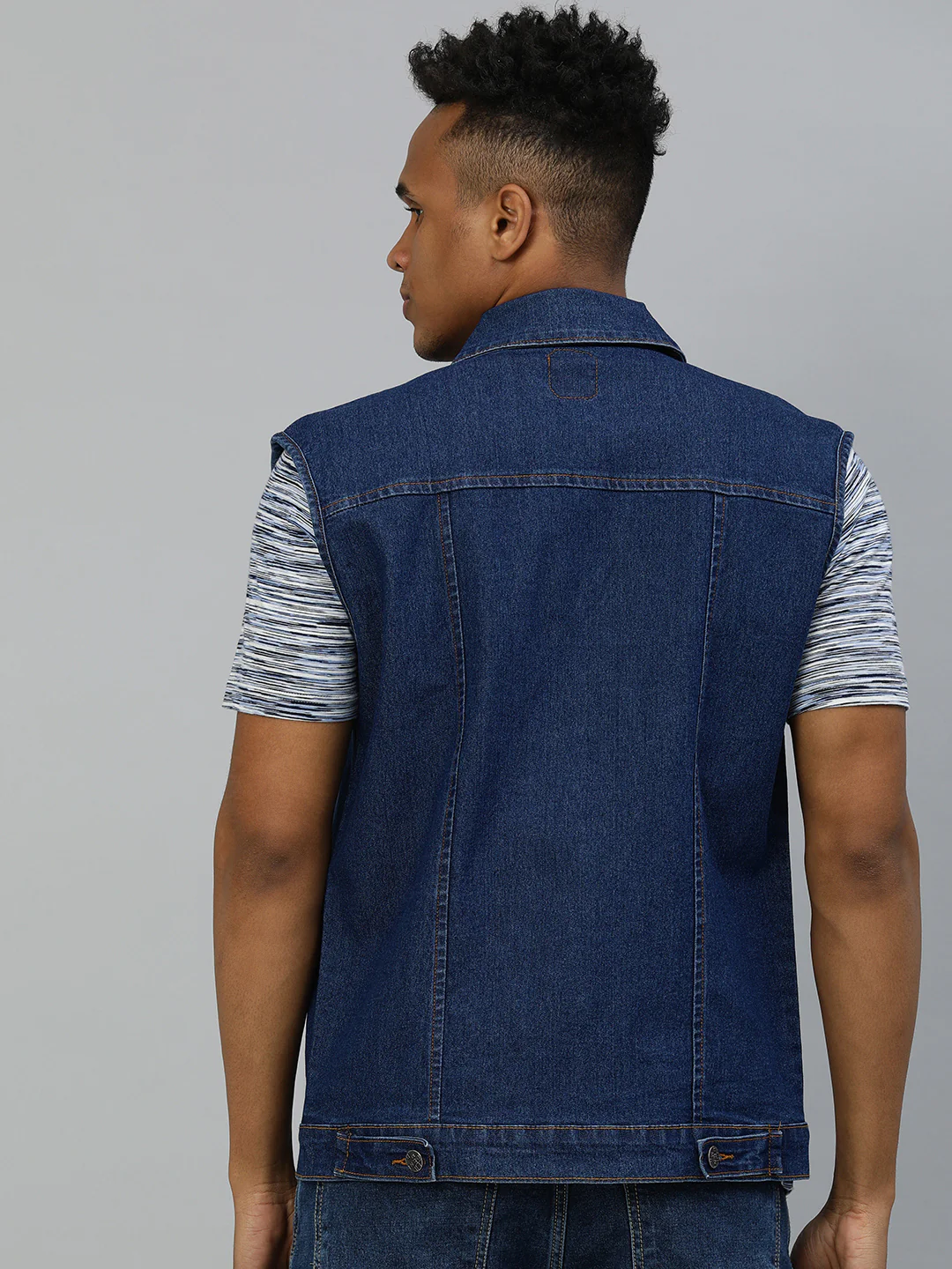 Men's Blue Slim Fit Washed Sleeveless Denim Jacket - Image 4