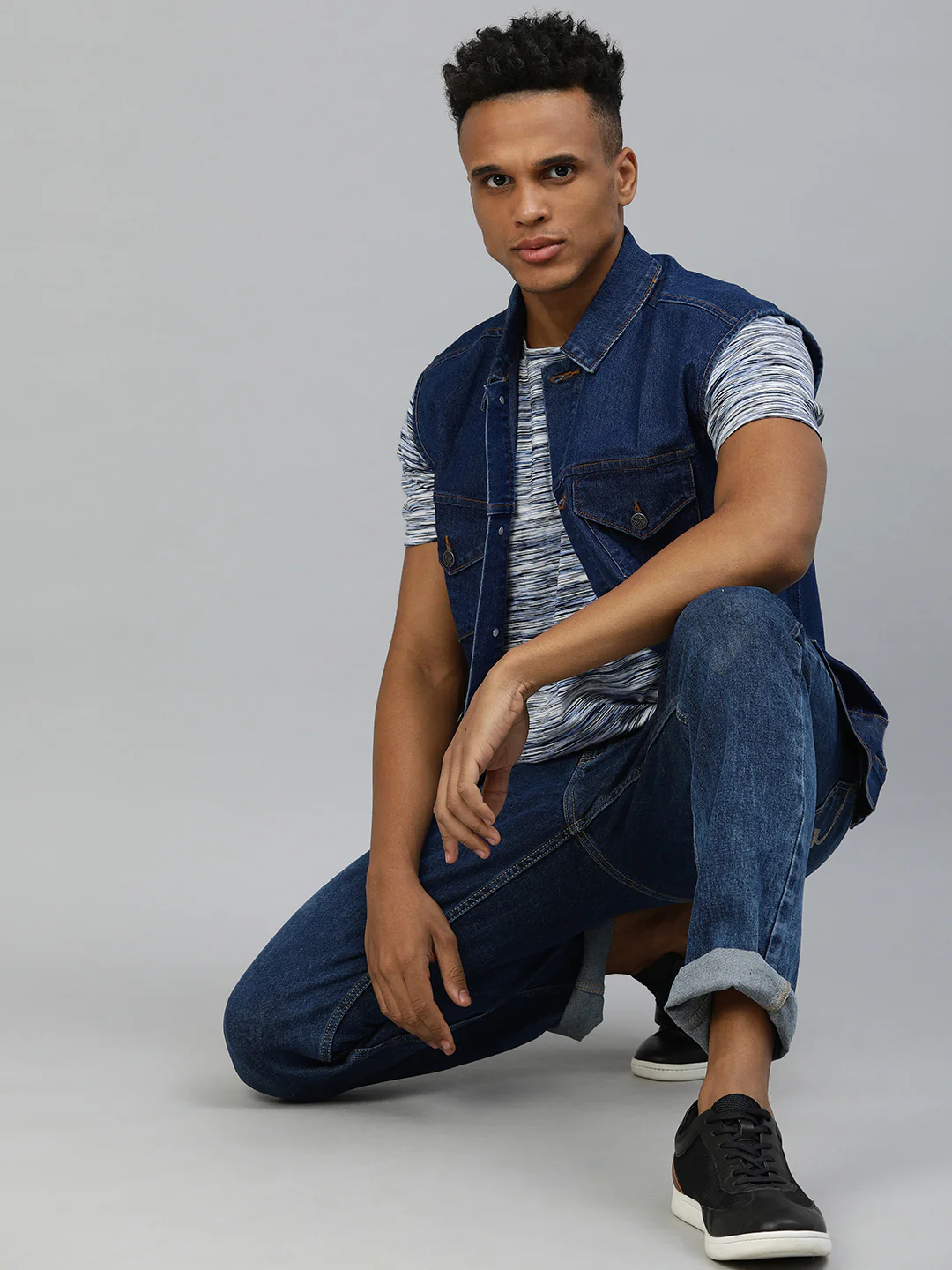 Men's Blue Slim Fit Washed Sleeveless Denim Jacket - Image 5