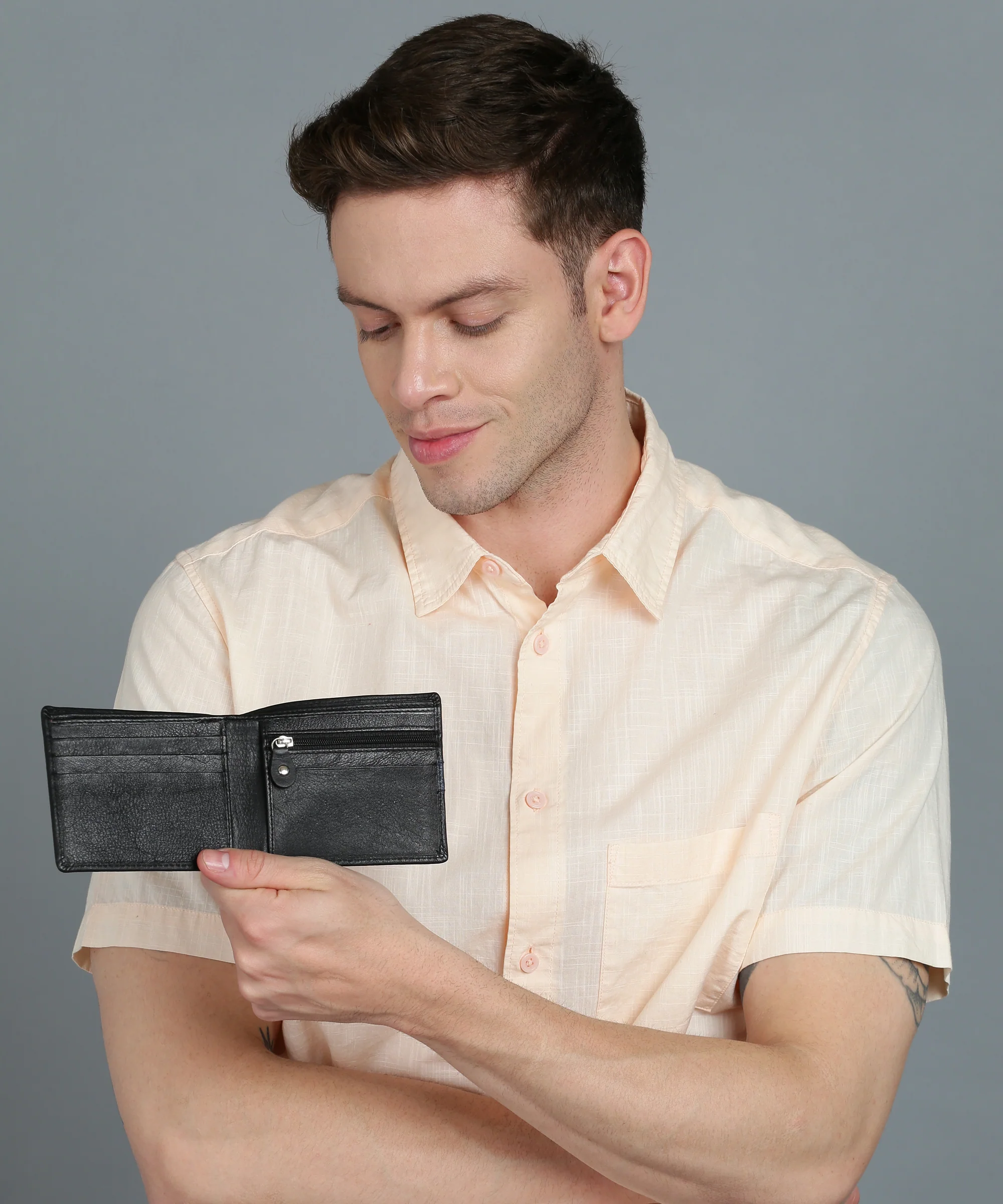 Urbano Fashion Men's Casual, Formal Black Genuine Leather Wallet-4 Card Slots - Image 9