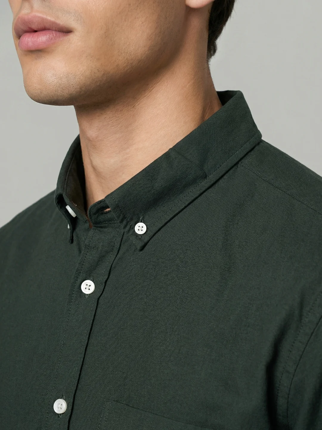 Men's Dark Green Cotton Full Sleeve Regular Fit Solid Oxford Shirt With Button-Down Collar - Image 5
