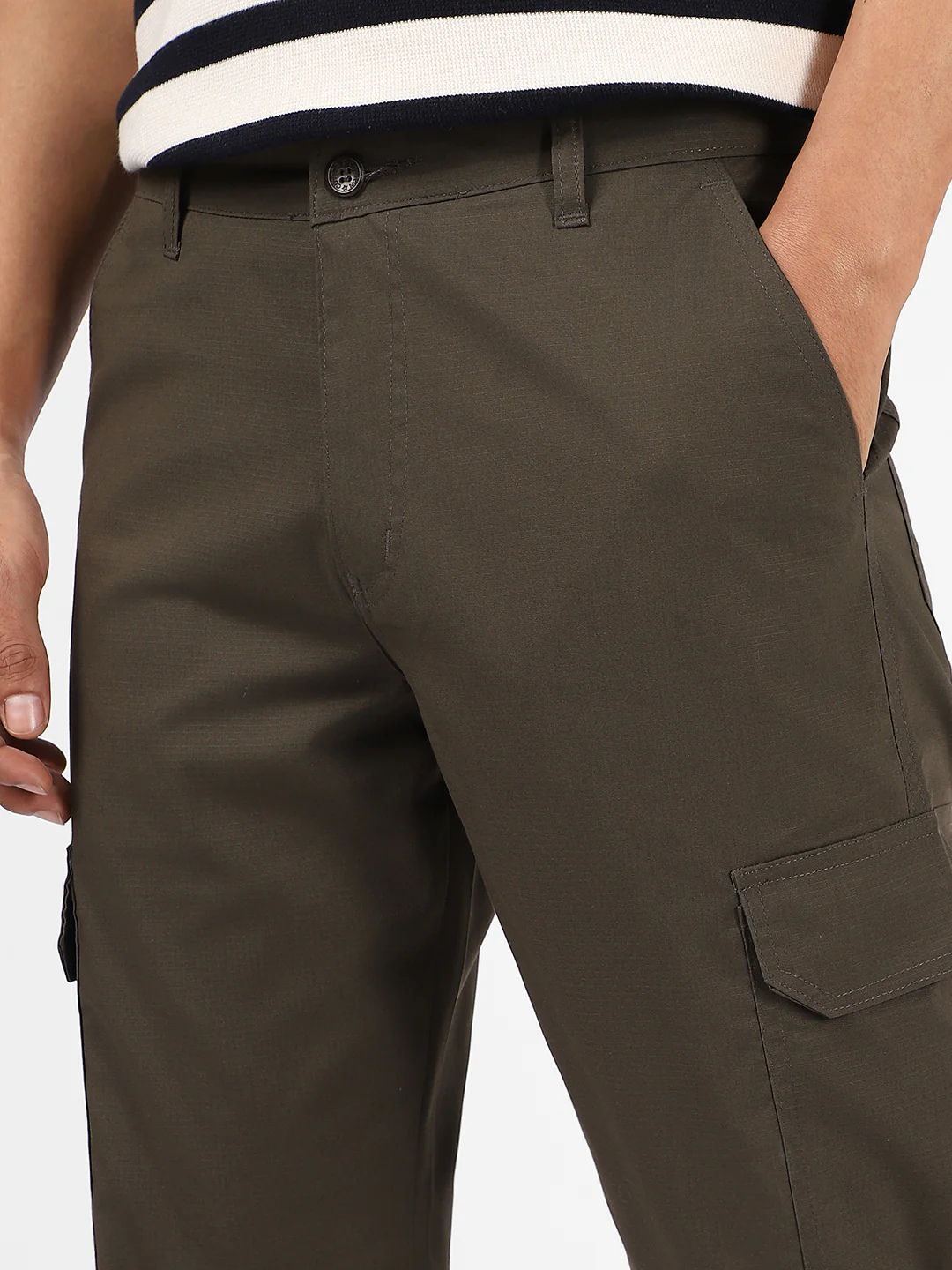 Men's Dark Olive Regular Fit Solid Cargo Chino Pant With 6 Pockets - Image 7