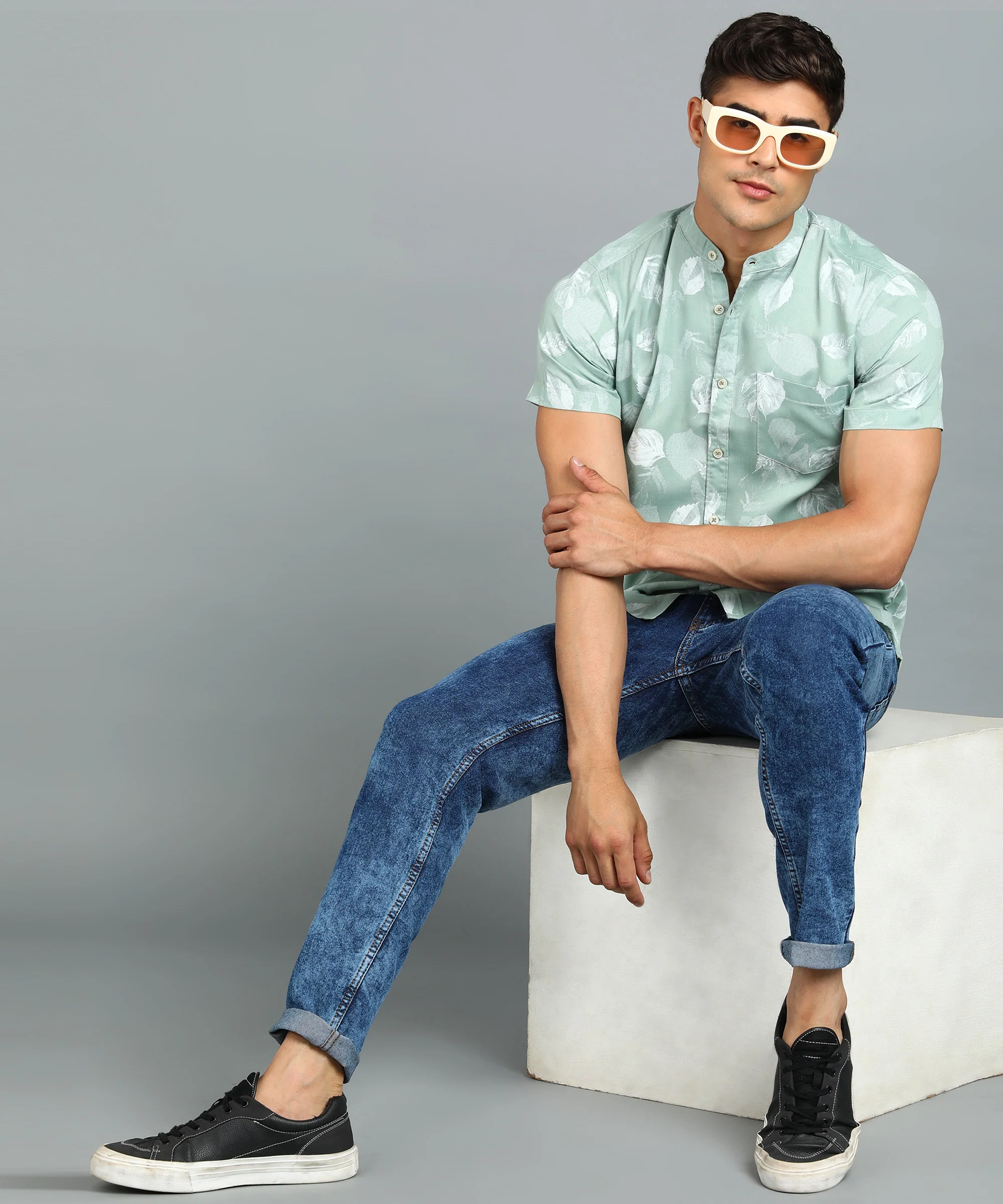 Men's Green Cotton Half Sleeve Slim Fit Casual Floral Printed Shirt - Image 4