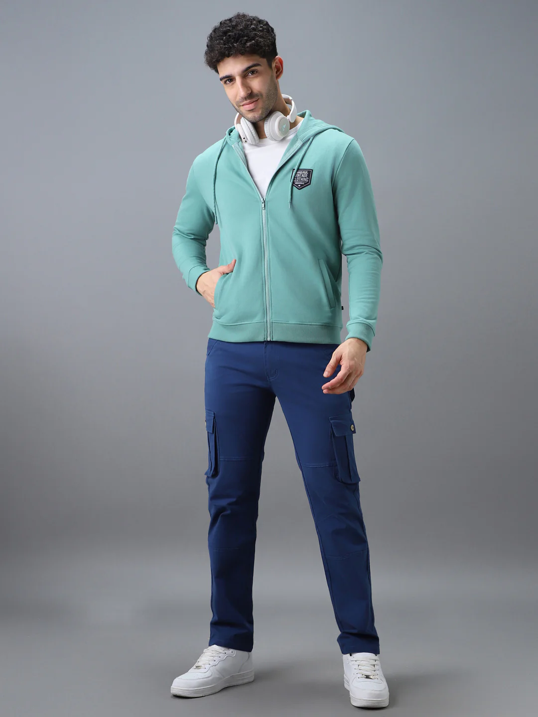 Men's Green Cotton Solid Zippered Hooded Neck Sweatshirt - Image 4