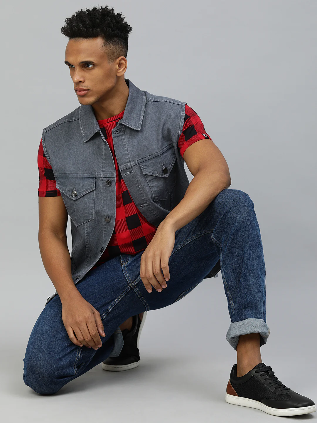 Men's Light Grey Regular Fit Washed Sleeveless Denim Jacket - Image 4