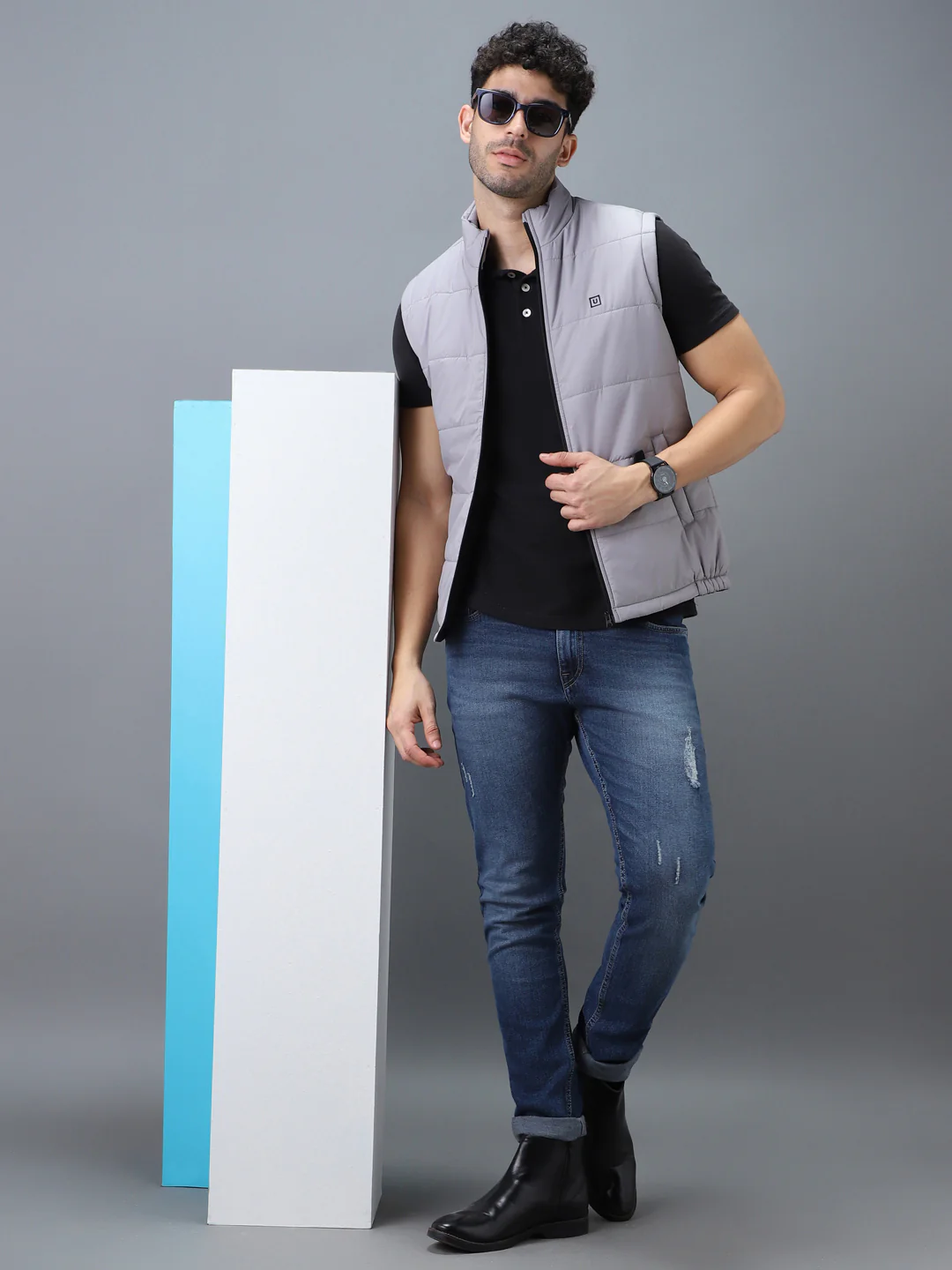 Men's Light Grey Sleeveless Zippered Puffer Jacket - Image 5