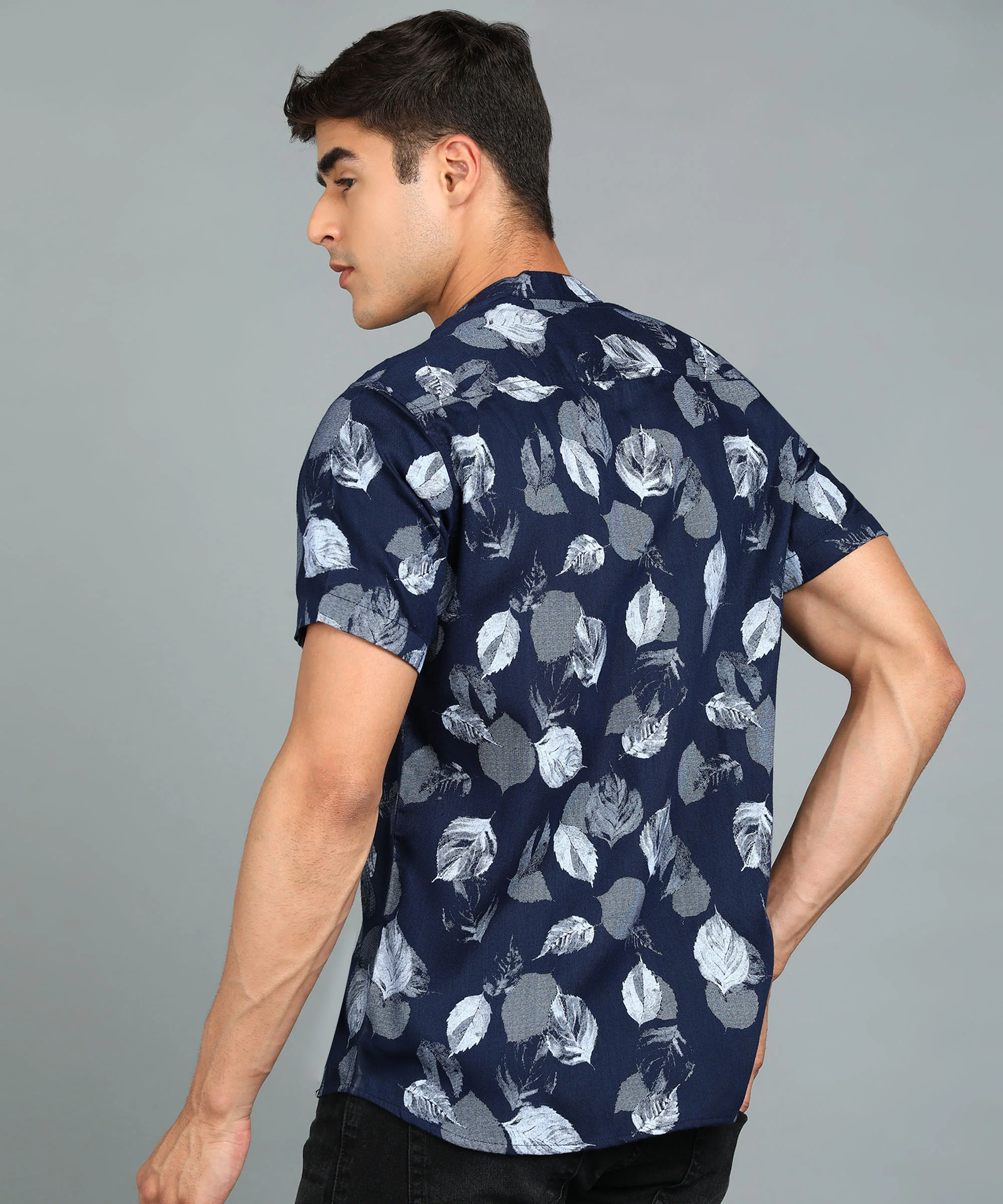 Men's Navy Blue Cotton Half Sleeve Slim Fit Casual Floral Printed Shirt - Image 3