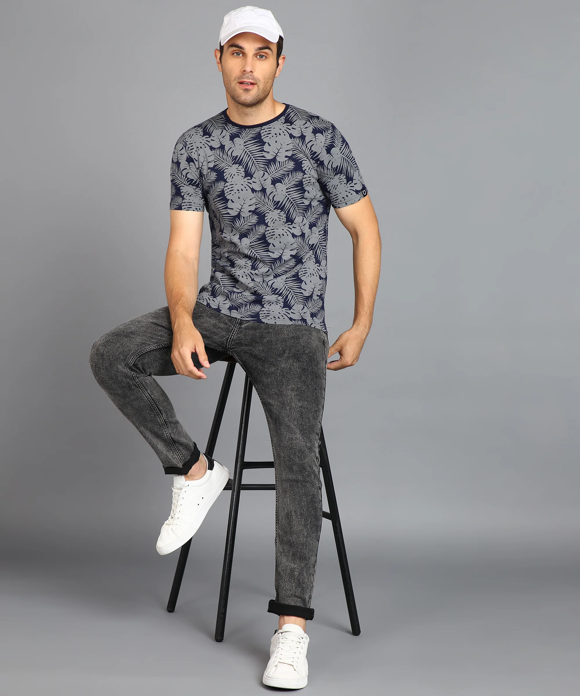 Men's Navy Blue Printed Round Neck Half Sleeve Slim Fit Cotton T-Shirt - Image 4
