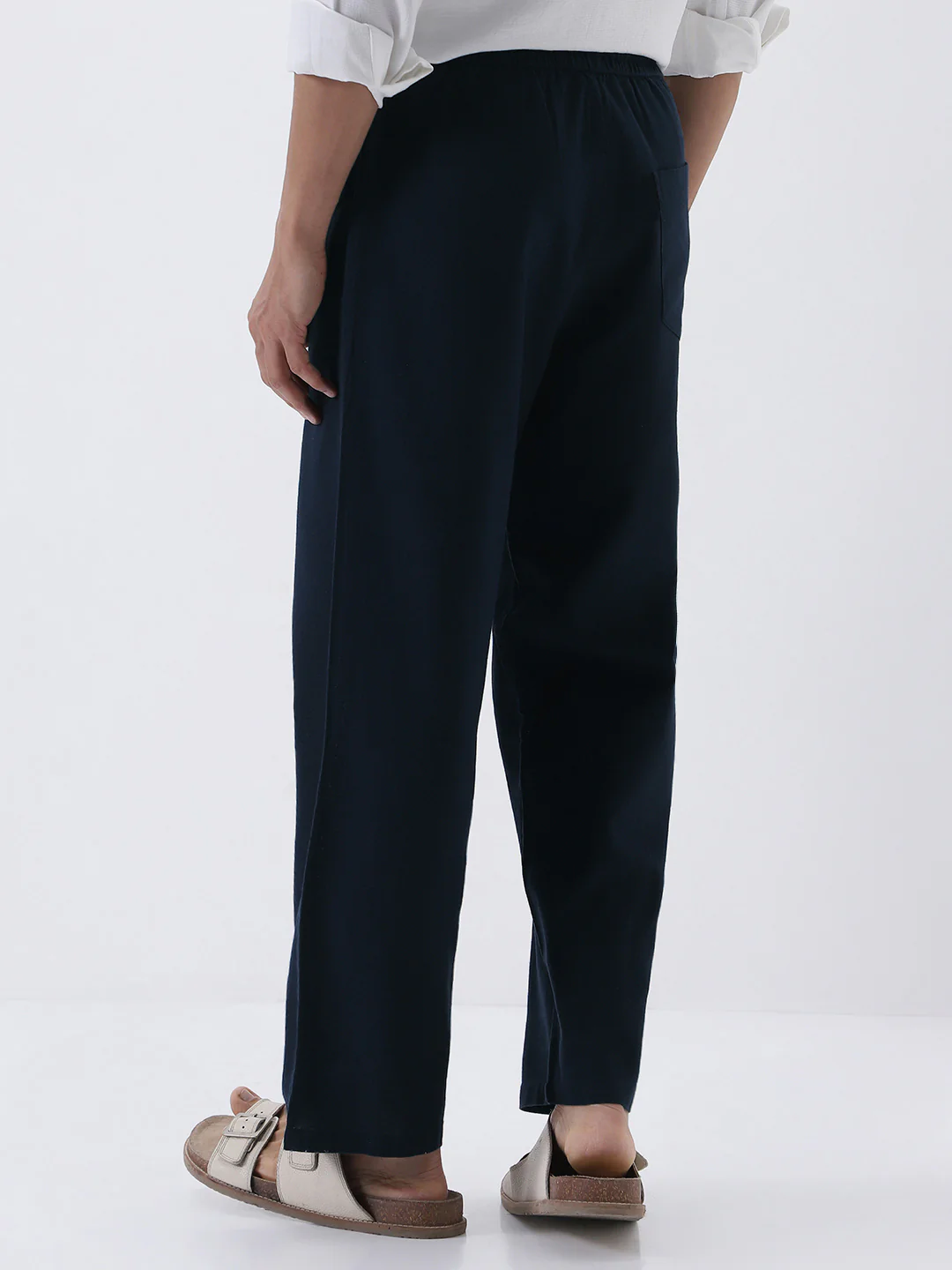 Men's Navy Loose Fit Solid Linen Blend Trousers Non-Stretchable - Image 3