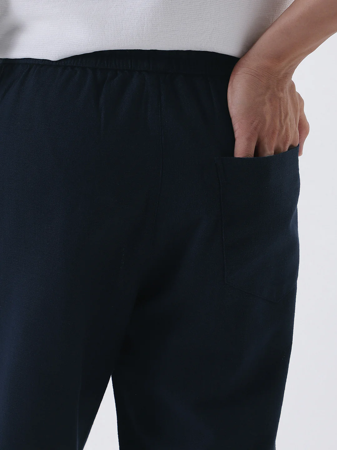 Men's Navy Loose Fit Solid Linen Blend Trousers Non-Stretchable - Image 6
