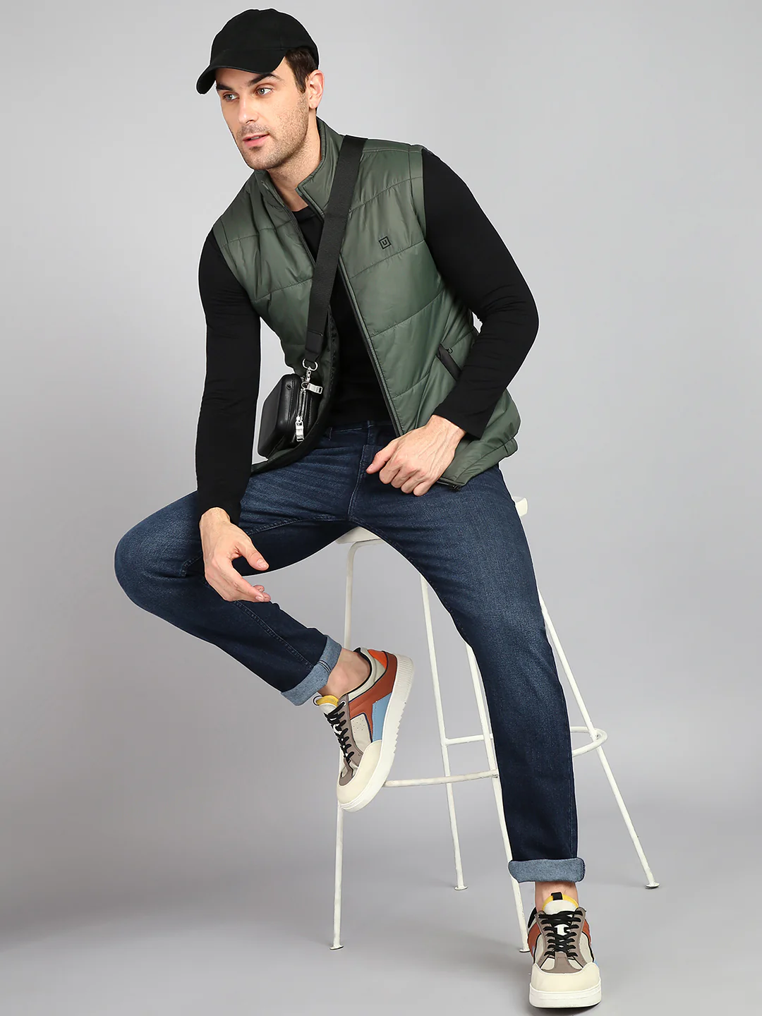 Men's Olive Green Sleeveless Zippered Puffer Jacket - Image 4