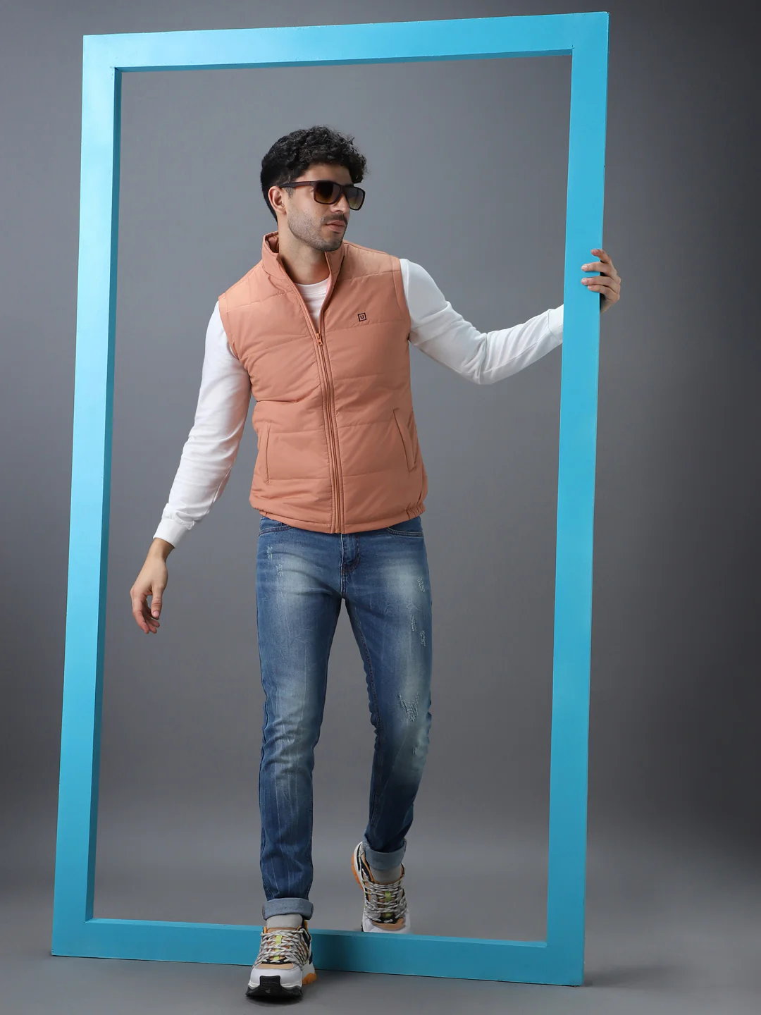 Men's Pink Sleeveless Zippered Puffer Jacket - Image 5