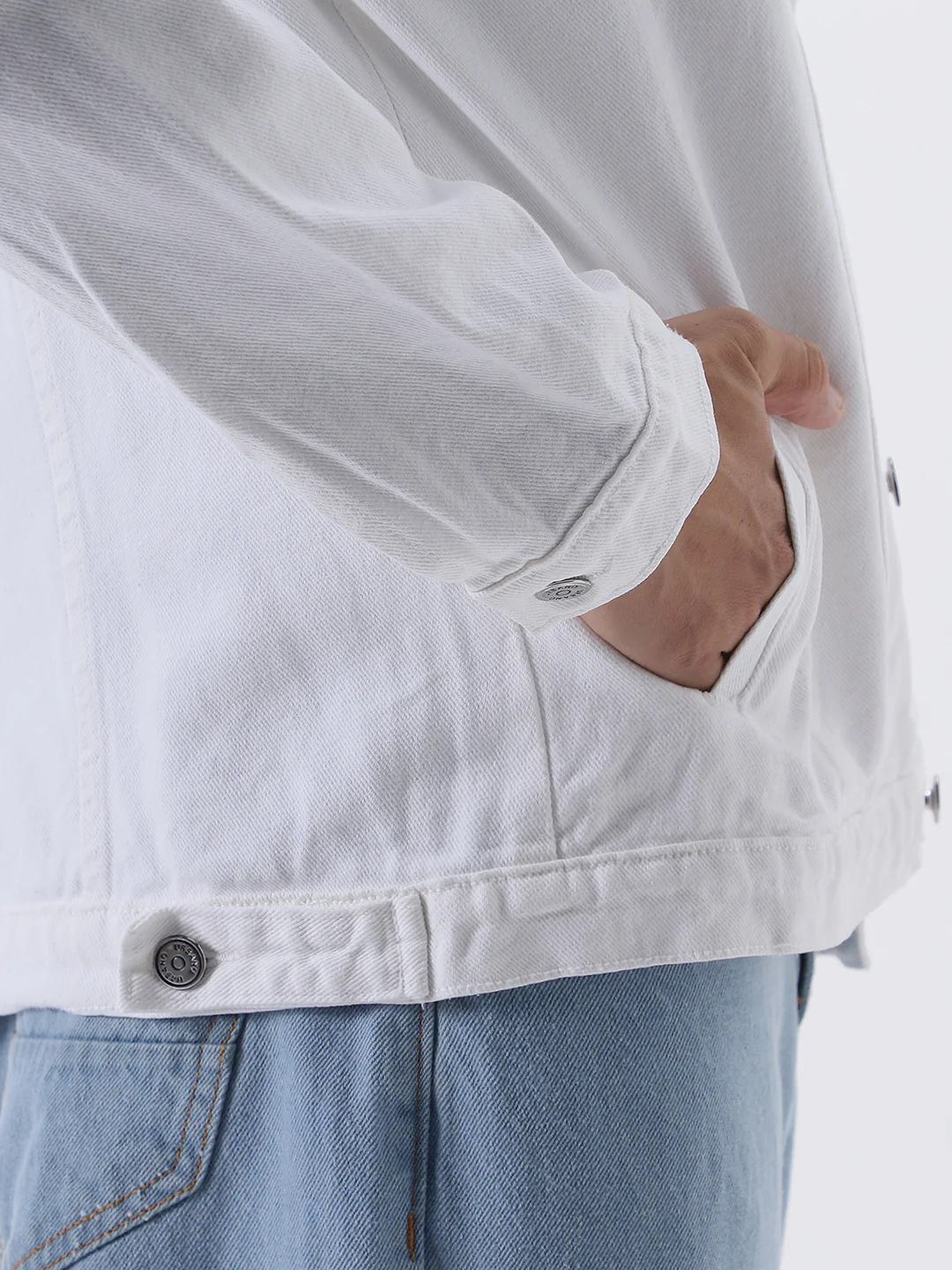 Men's White Regular Fit Washed Full Sleeve Denim Jacket - Image 8