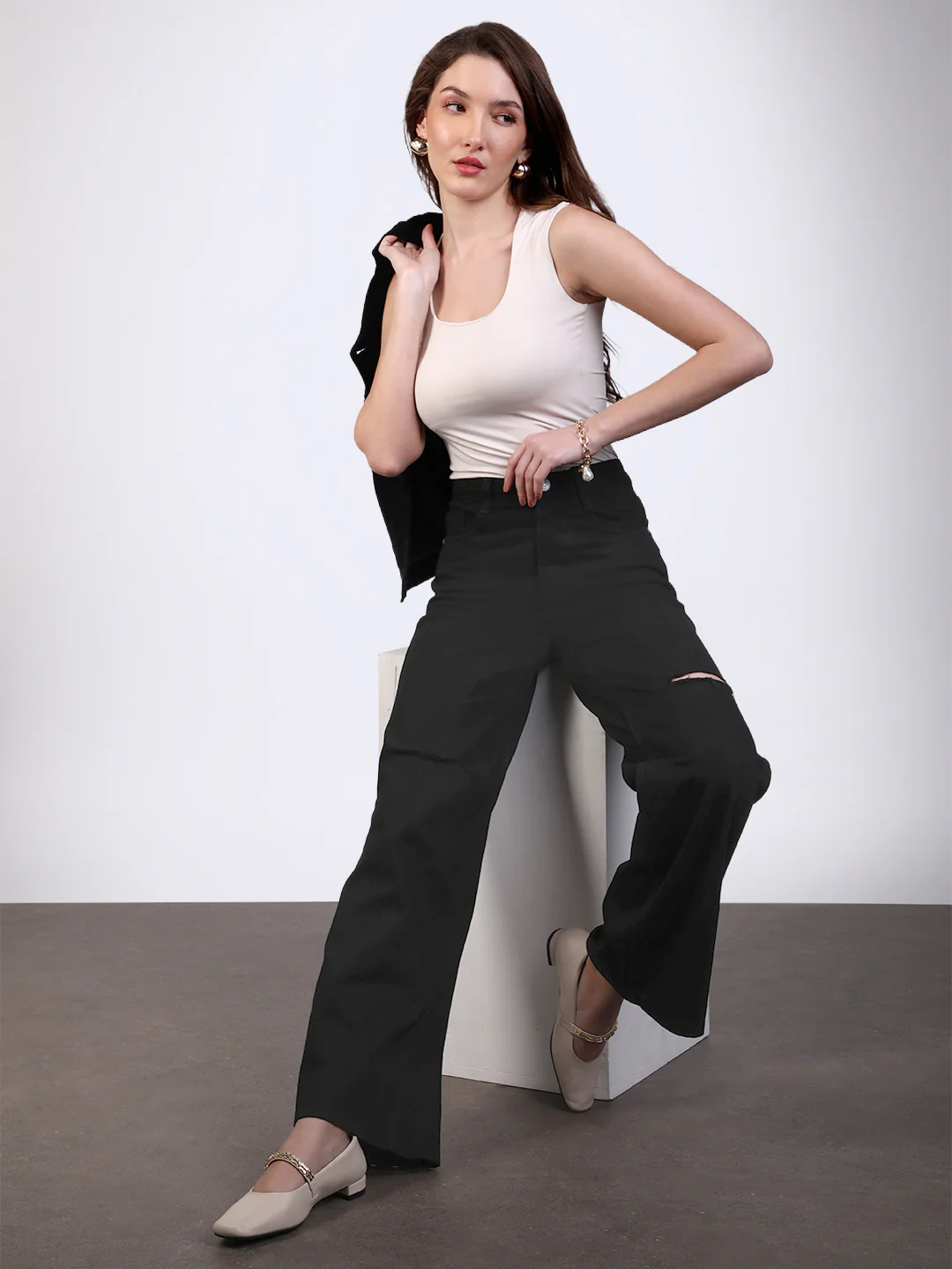 Women's Black Wide Leg Fit Mild Distressed/Knee Slit Washed Jeans - Image 4