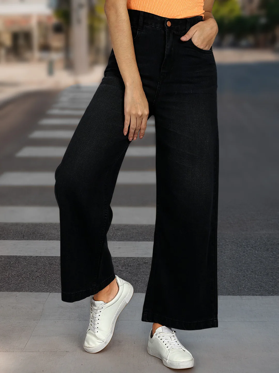 Women's Black Wide Leg Fit Washed Jeans