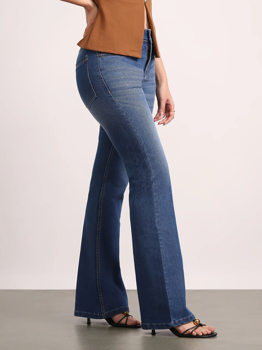 Women's Blue Mid Rise Bootcut Fit Washed Jeans Stretchable - Image 2