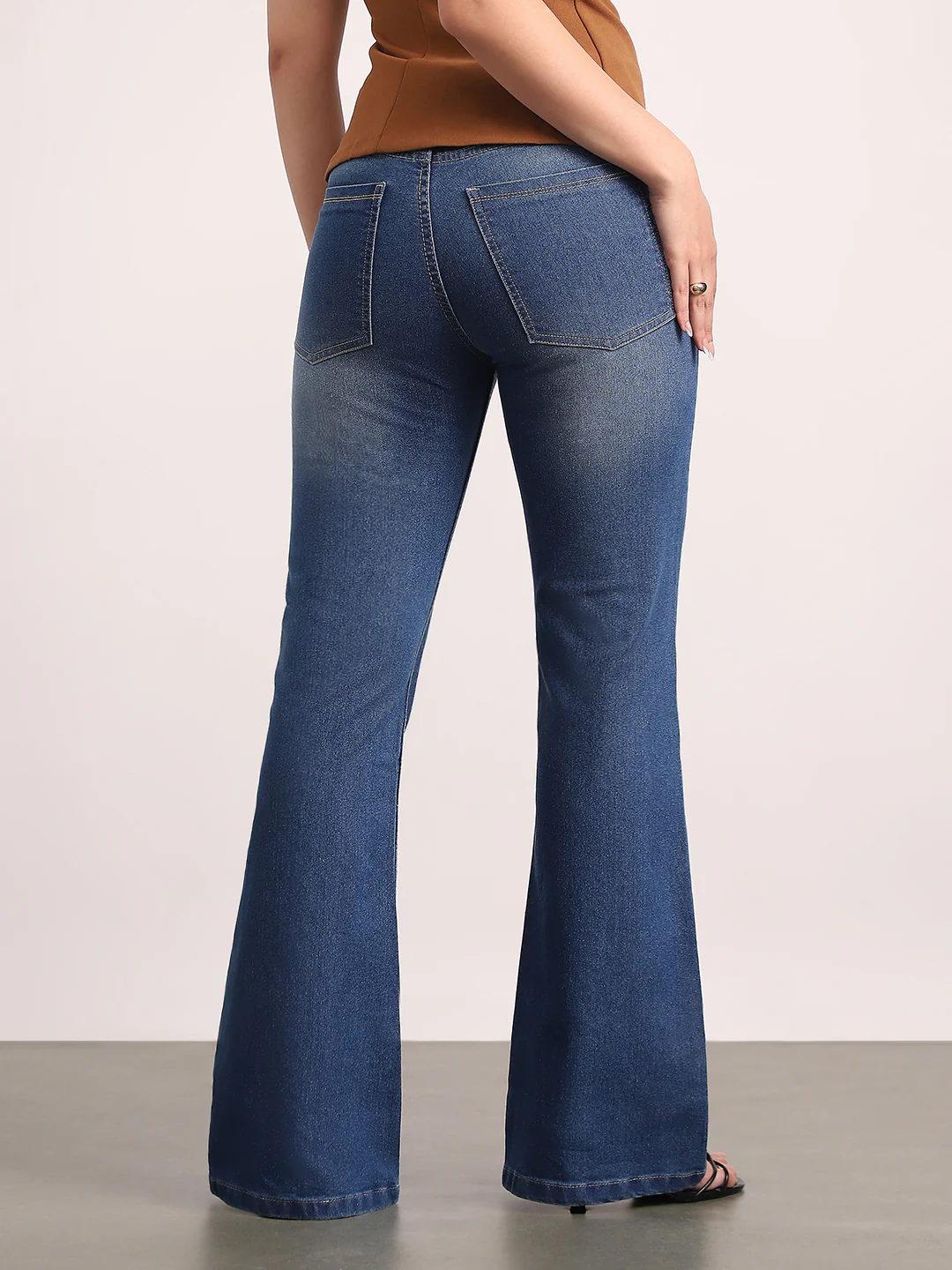 Women's Blue Mid Rise Bootcut Fit Washed Jeans Stretchable - Image 3