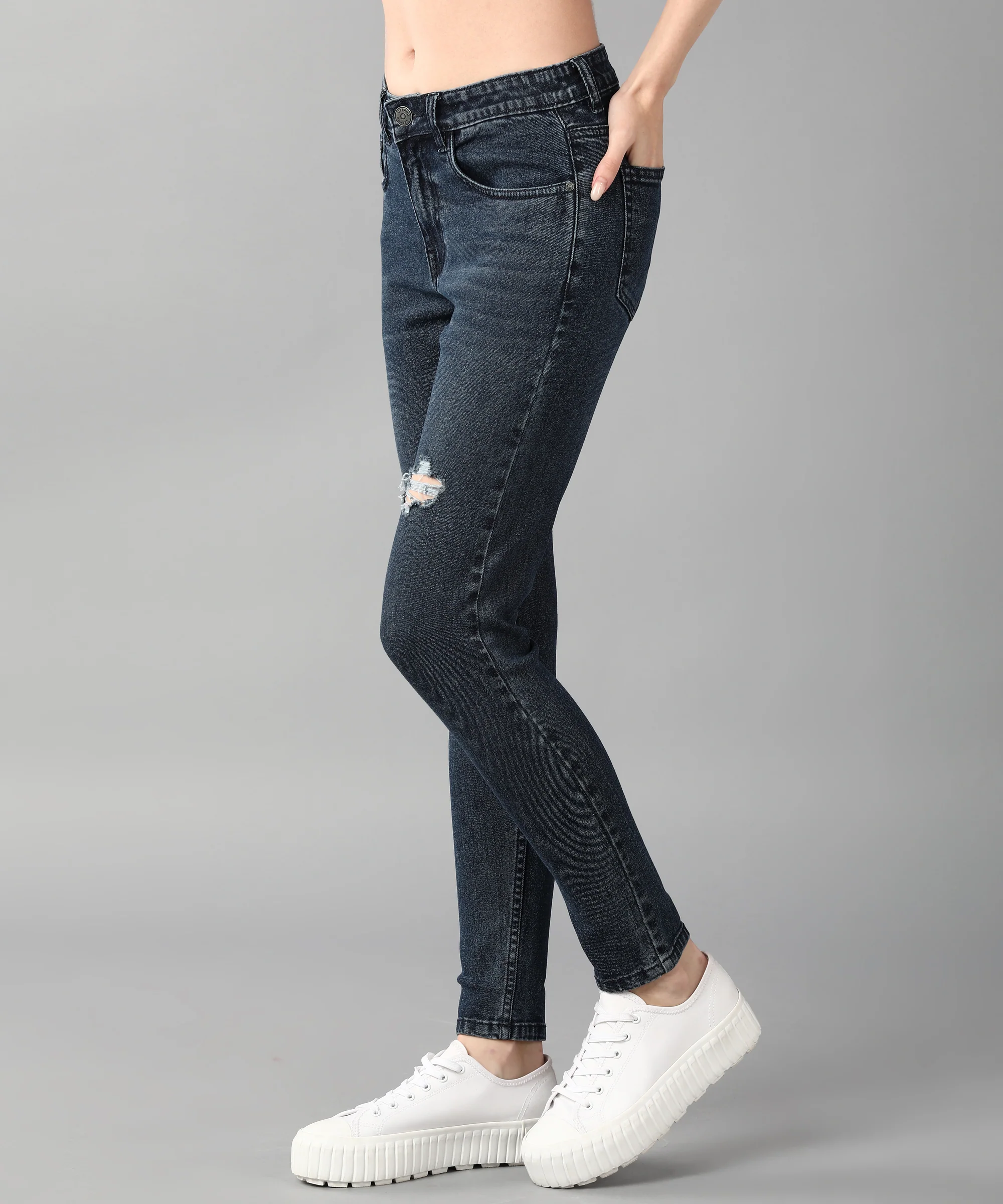 Women's Blue Torn/Mild Distressed Skinny Fit Washed Jeans - Image 2