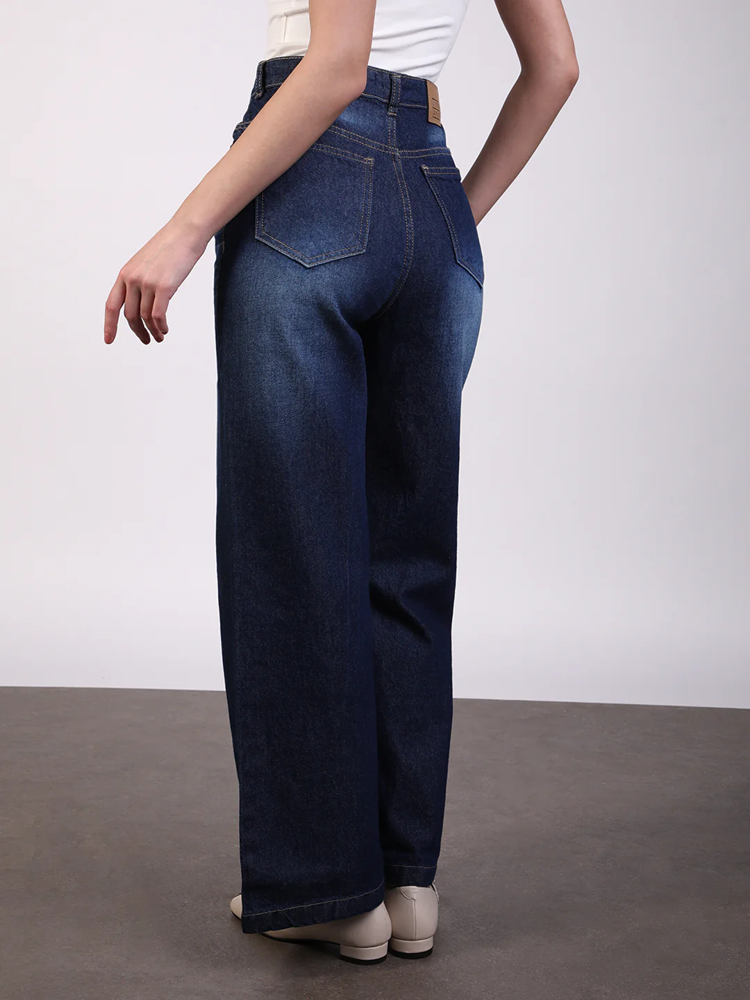 Women's Dark Blue Wide Leg Fit Washed Jeans - Image 3