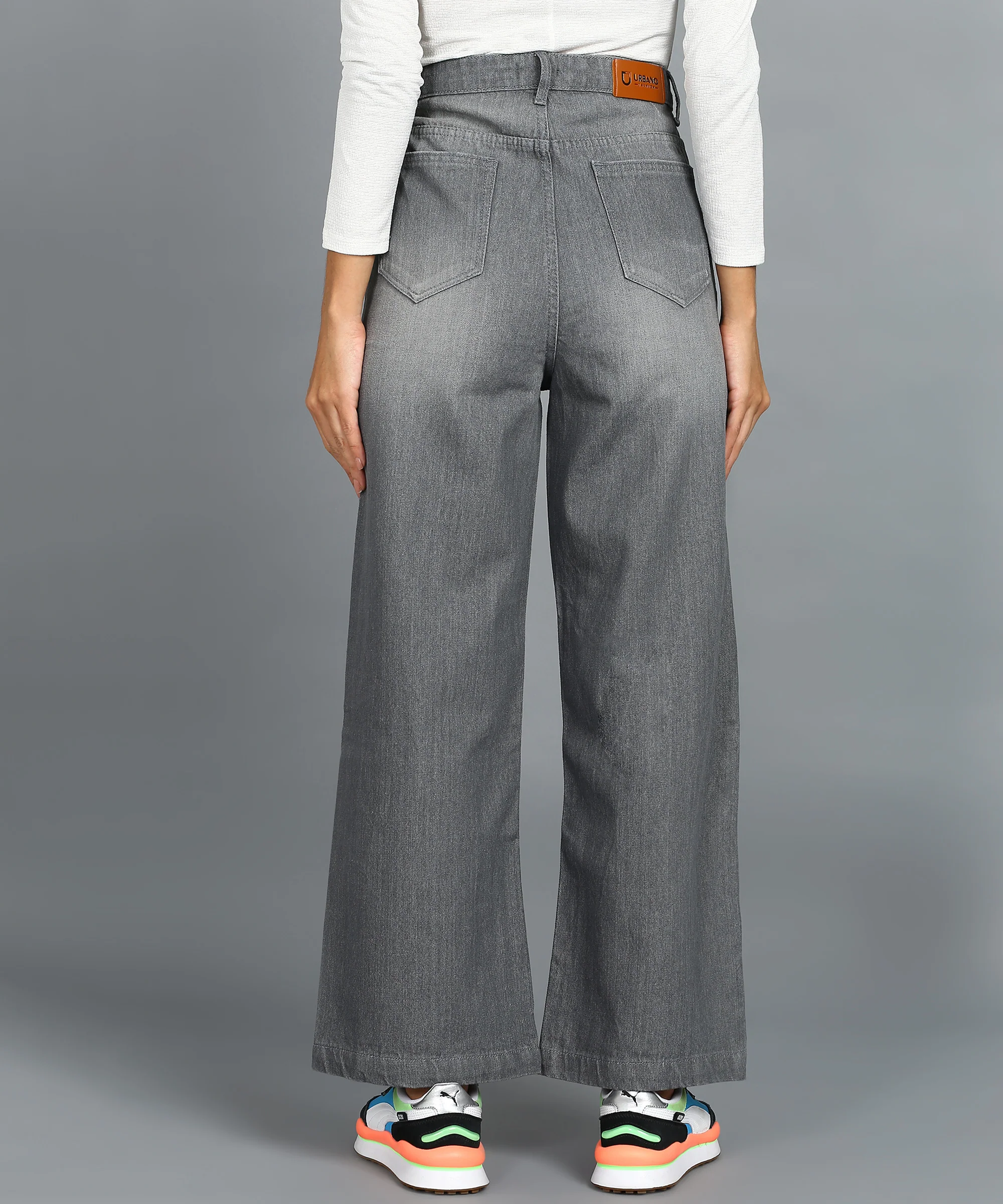 Women's Grey Wide Leg Fit Washed Jeans - Image 3