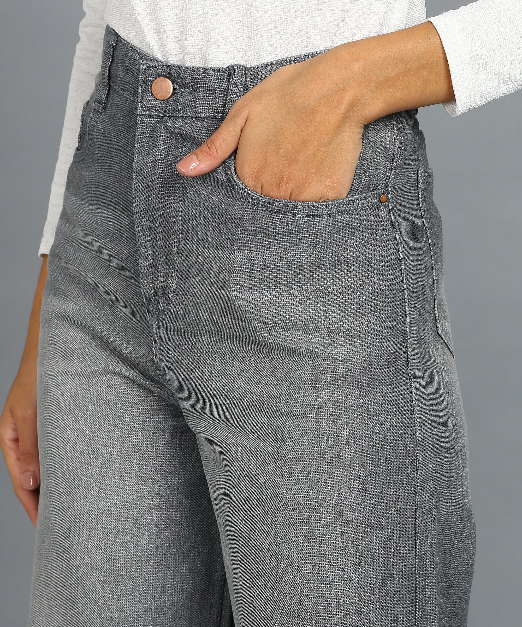 Women's Grey Wide Leg Fit Washed Jeans - Image 5