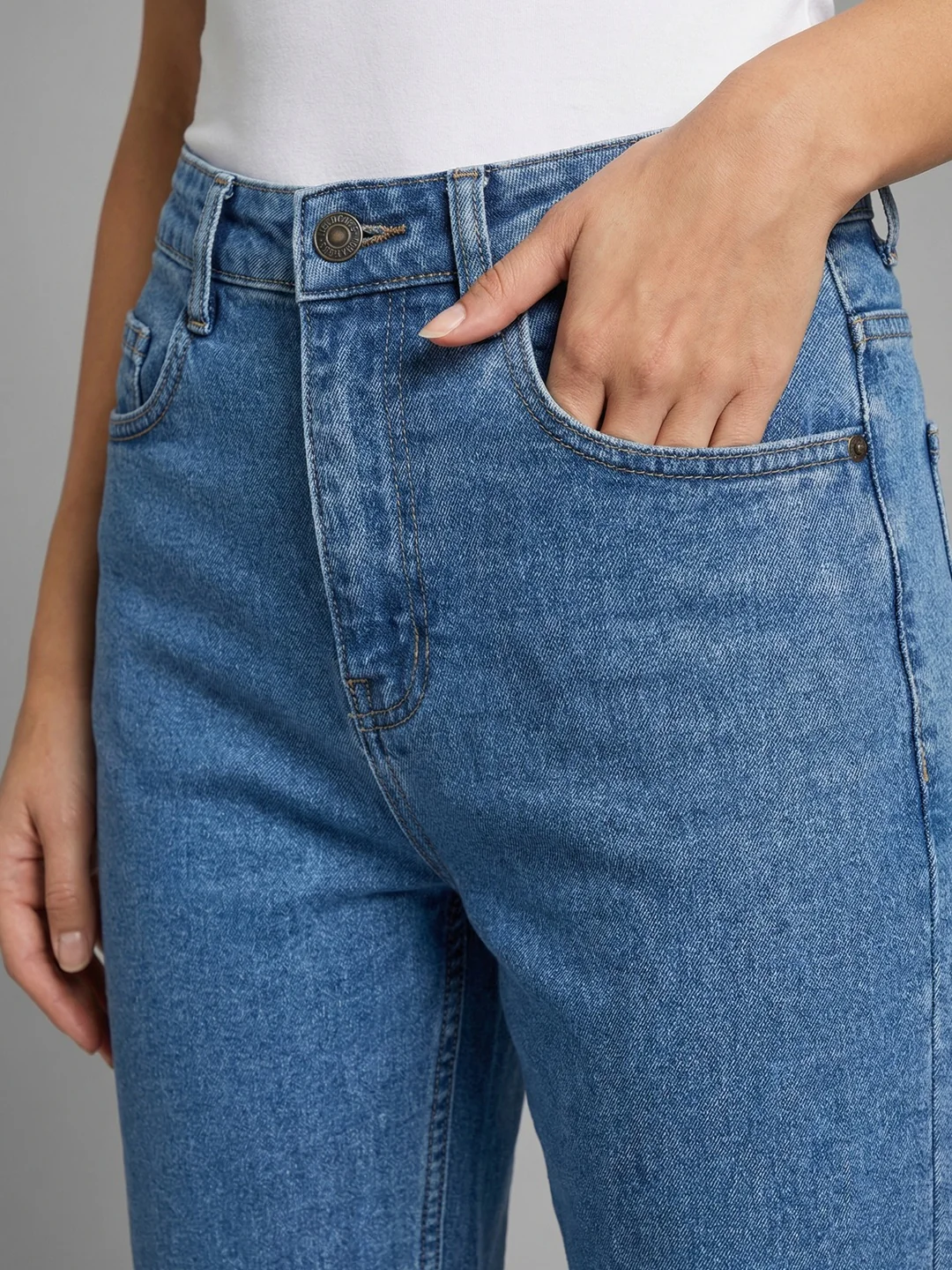 Women's Ice Blue High Rise Straight Fit Washed Jeans Non-Stretchable - Image 6