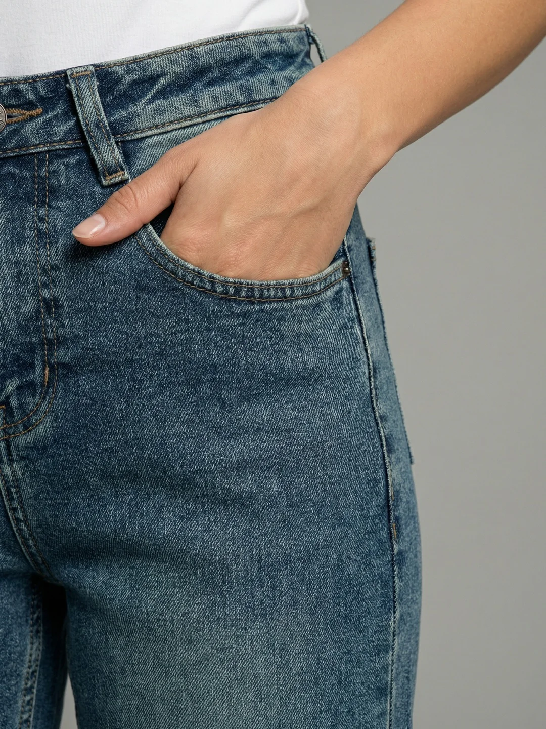 Women's Light Blue High Rise Straight Fit Washed Jeans Non-Stretchable - Image 5