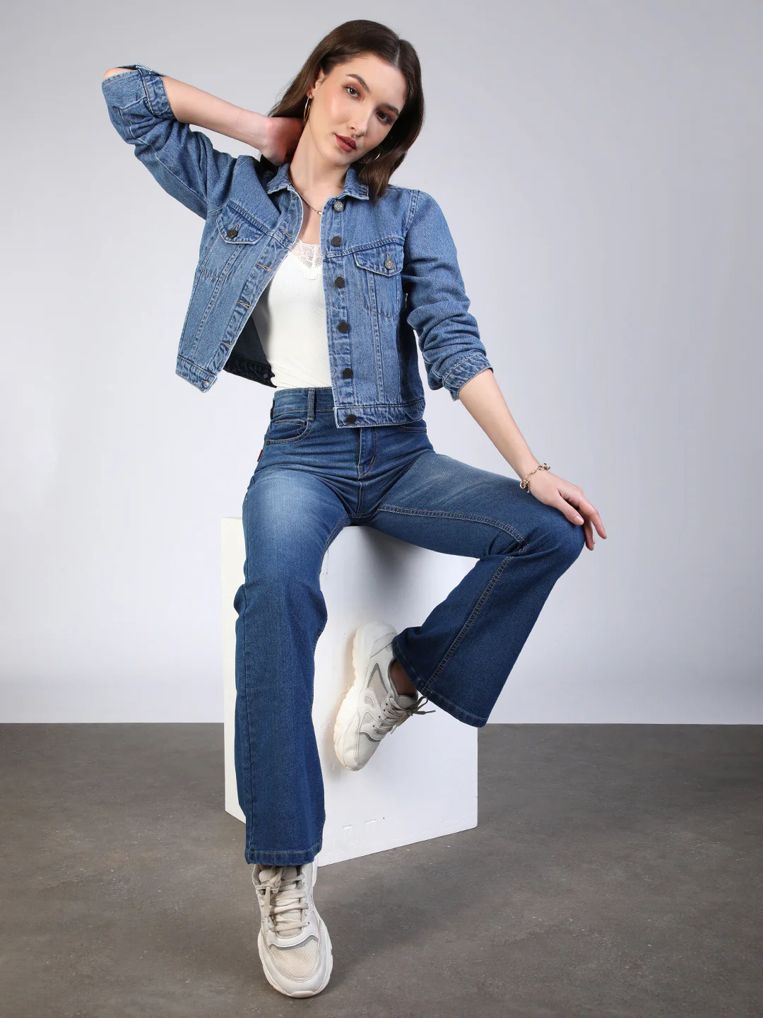 Women's Light Blue Regular Fit Washed Full Sleeve Denim Jacket - Image 5