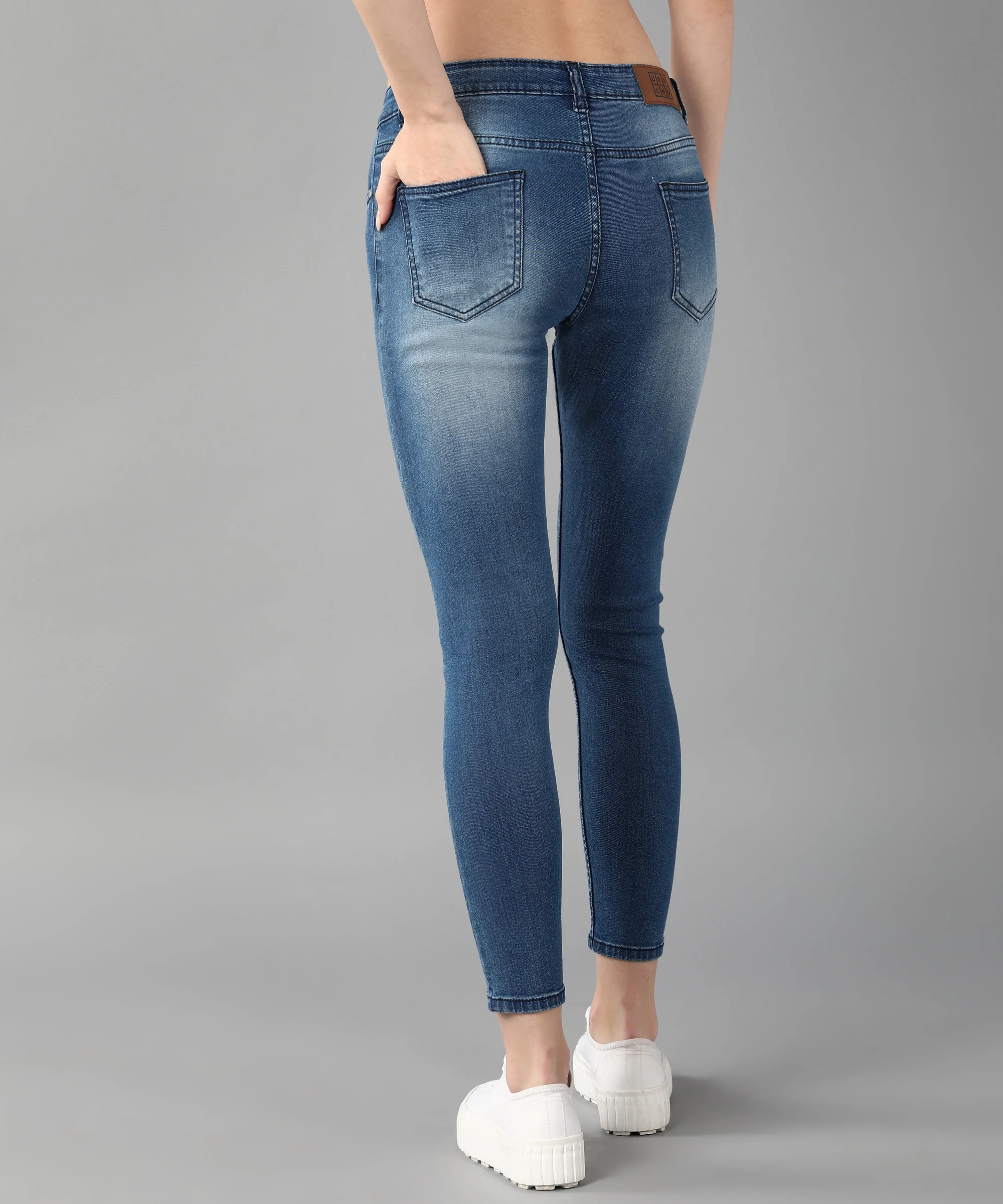Women's Light Blue Skinny Fit Washed Jeans - Image 3