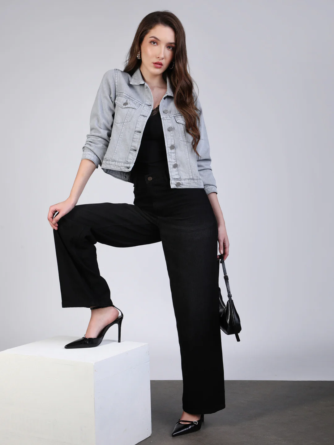 Women's Light Grey Regular Fit Washed Full Sleeve Denim Jacket - Image 5
