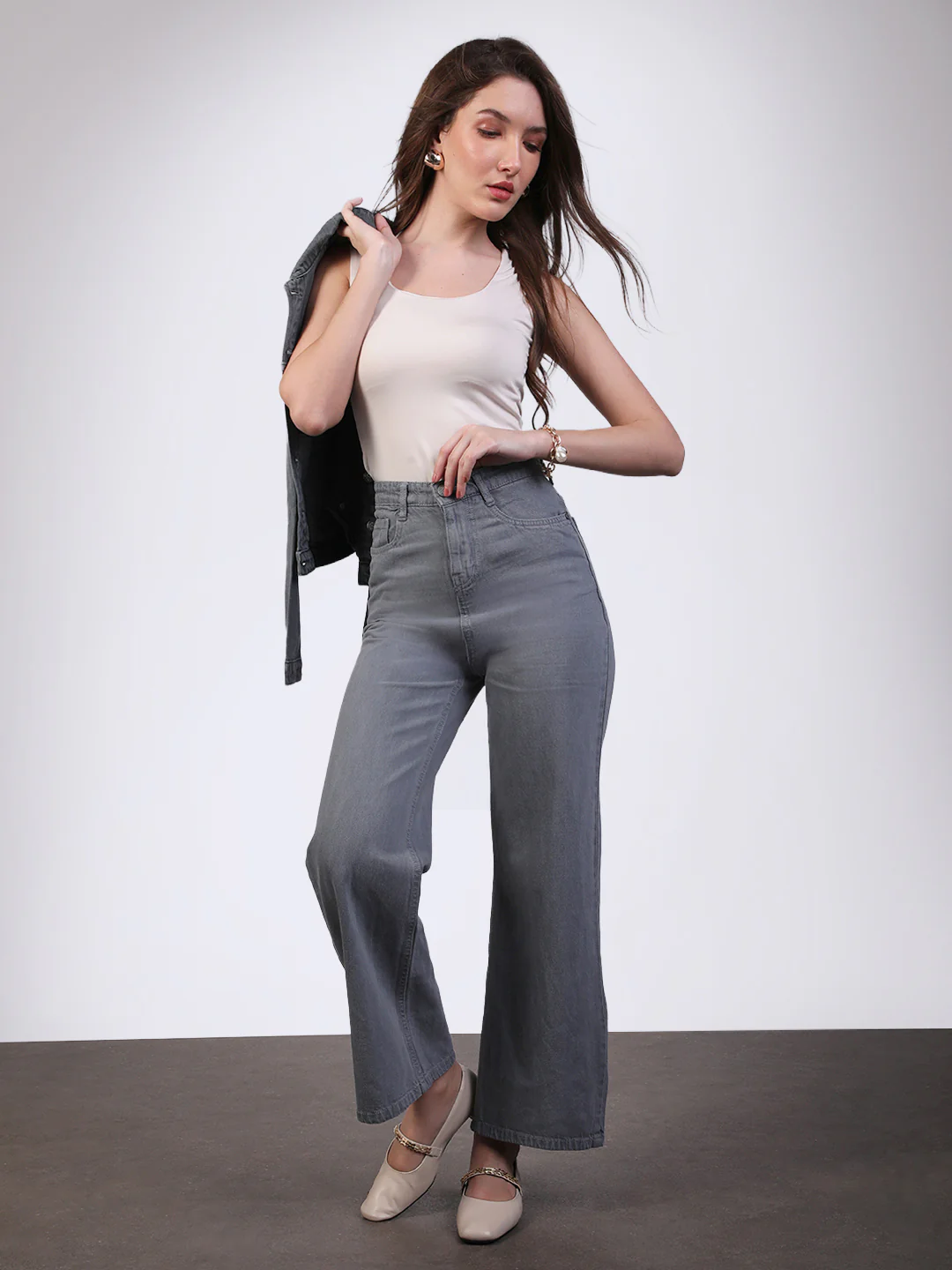 Women's Light Grey Wide Leg Fit Washed Jeans - Image 4