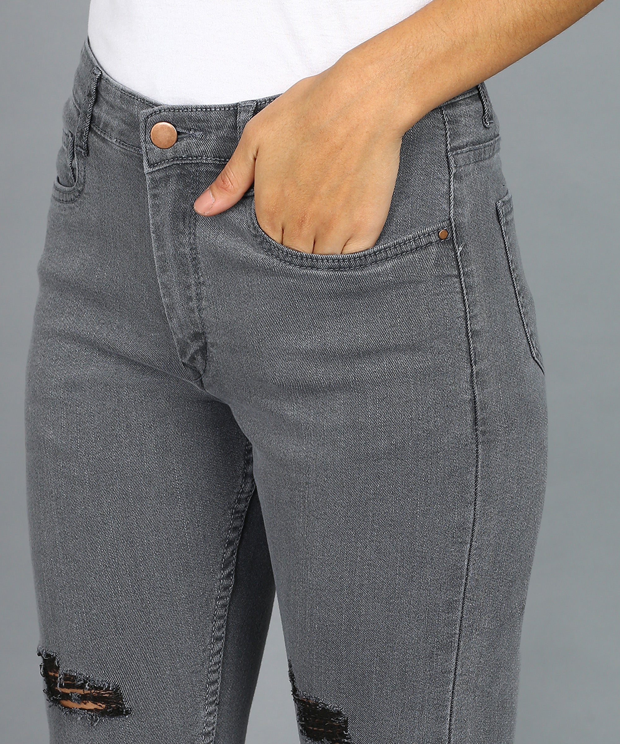 Women's Light Grey Skinny Fit Mild Distressed Washed Jeans - Image 5