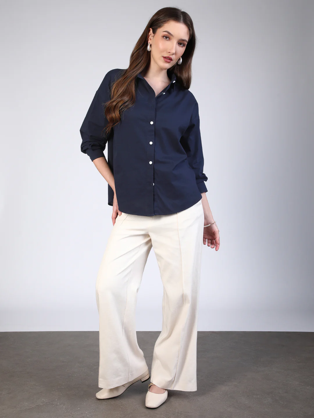 Women's Navy Cotton Full Sleeve Oversized Fit Casual Solid Slub Shirt with Spread Collar - Image 5