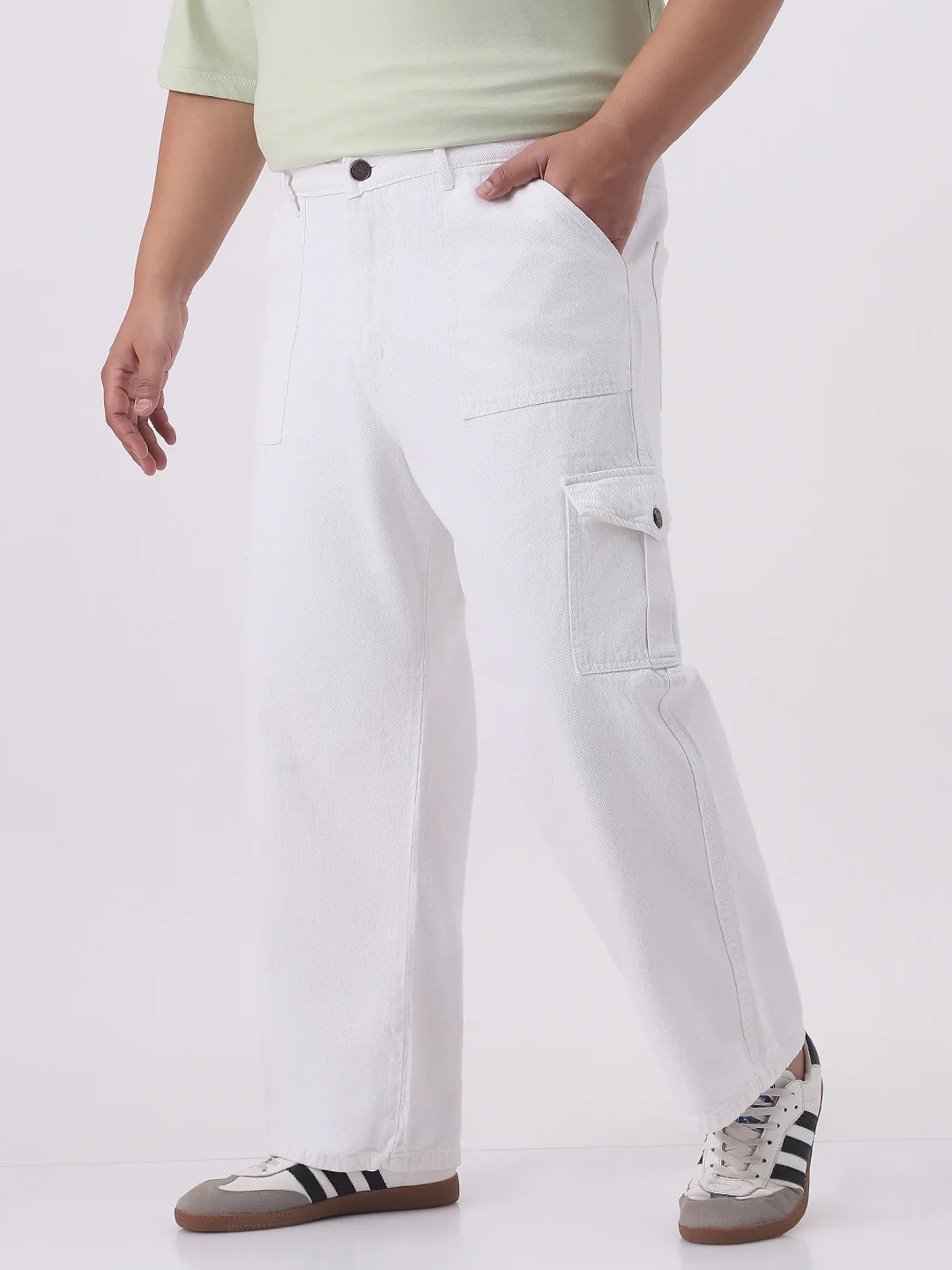 Plus Men White Mid Rise Loose Baggy Fit Cargo Jeans with 6 Pockets Non-Stretchable - Image 2