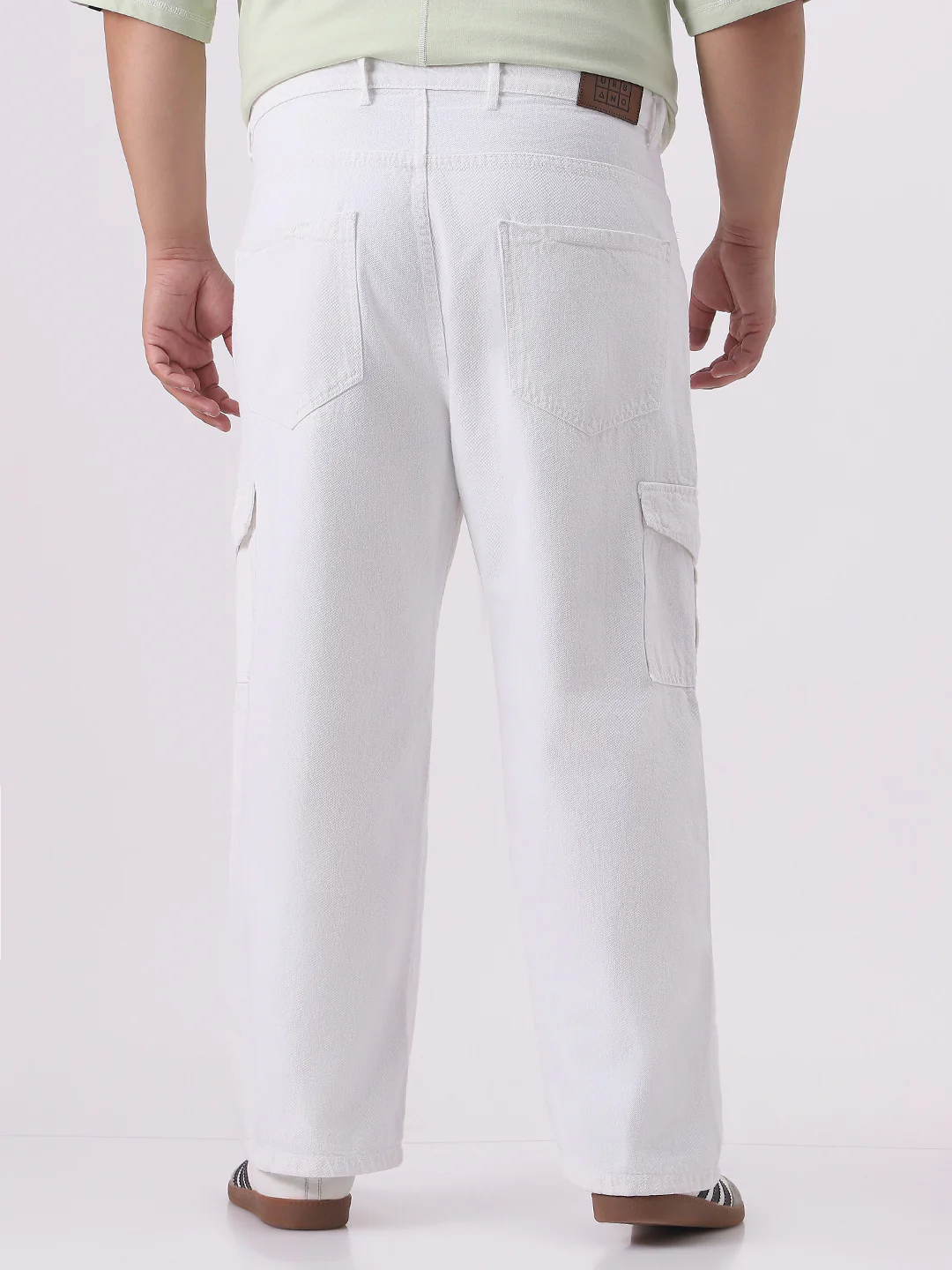 Plus Men White Mid Rise Loose Baggy Fit Cargo Jeans with 6 Pockets Non-Stretchable - Image 3