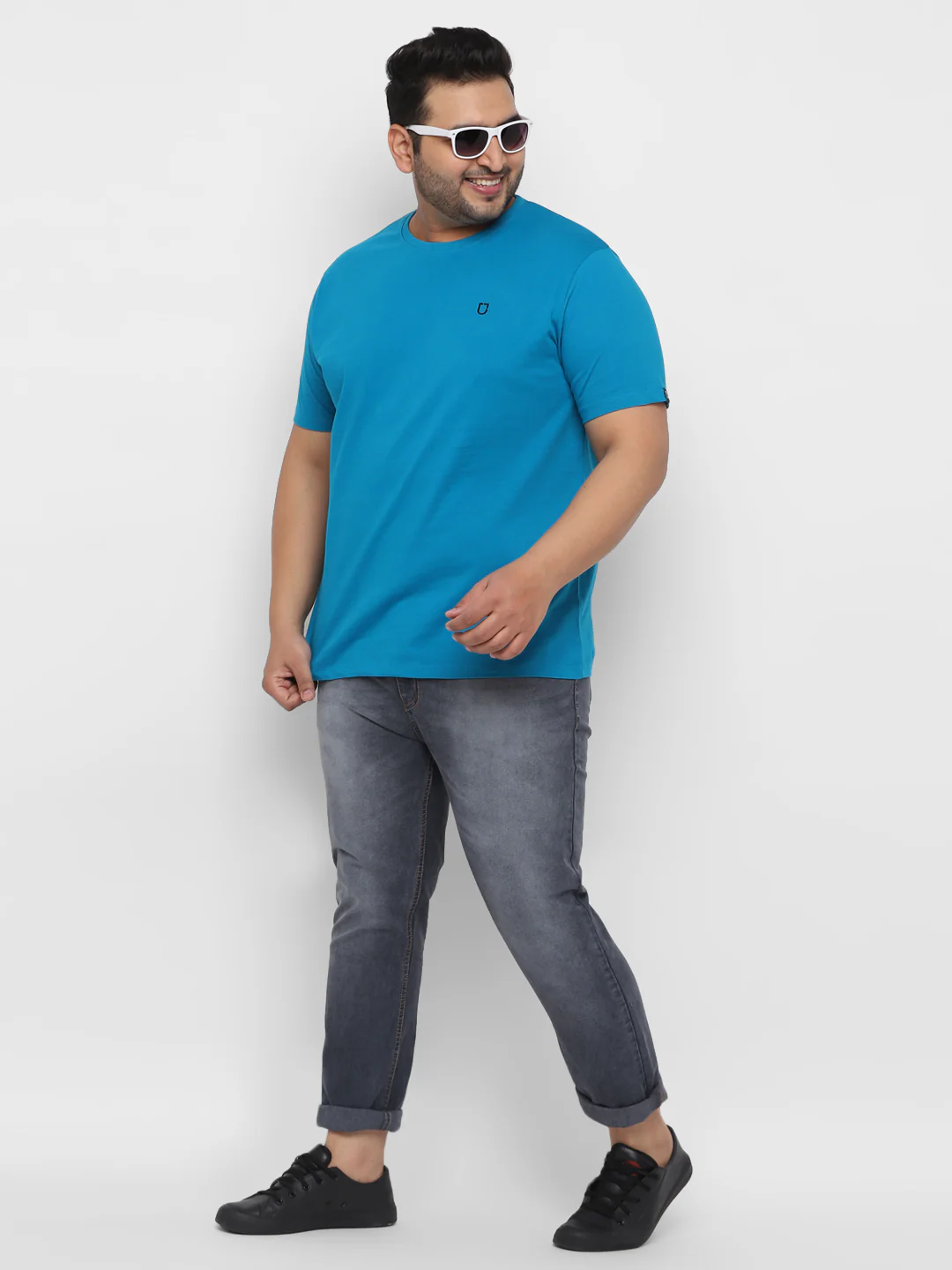 Plus Men's Aqua Blue Solid Regular Fit Round Neck Cotton T-Shirt - Image 2