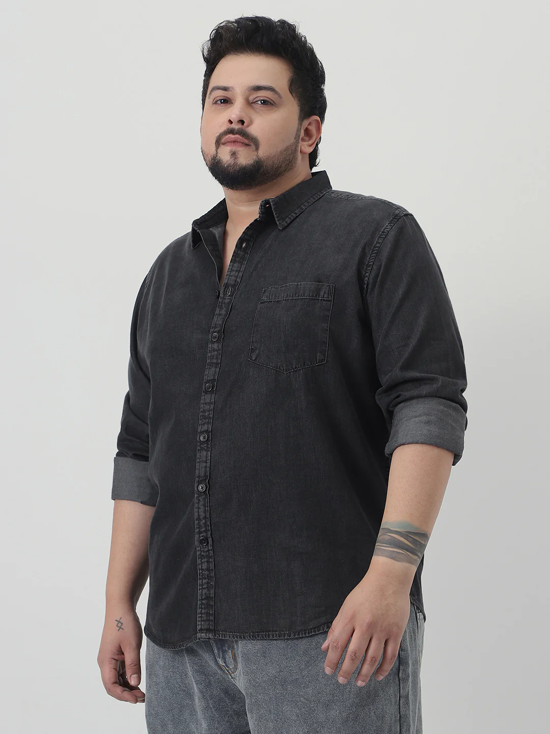 Plus Men's Black Regular Fit Full Sleeve Solid Denim Shirt - Image 2