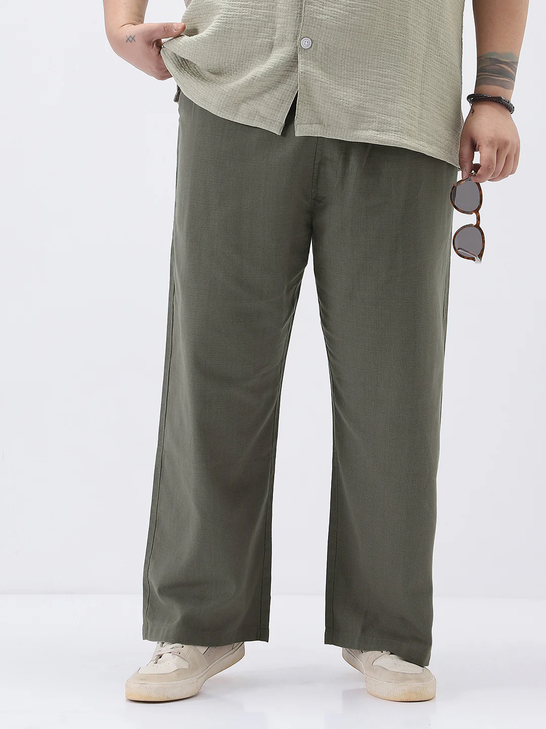 Plus Men's Dusty Grey Loose Fit Solid Linen Blend Trousers Non-Stretchable