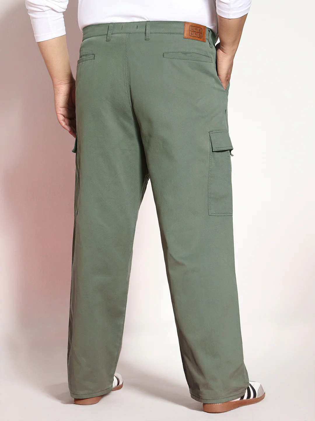 Plus Men's Light Grey Loose Baggy Fit Solid Cargo Chino Pant with 6 Pockets Non-Stretchable - Image 4