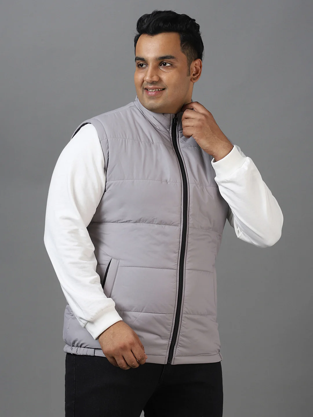 Plus Men's Light Grey Sleeveless Zippered Puffer Jacket - Image 4