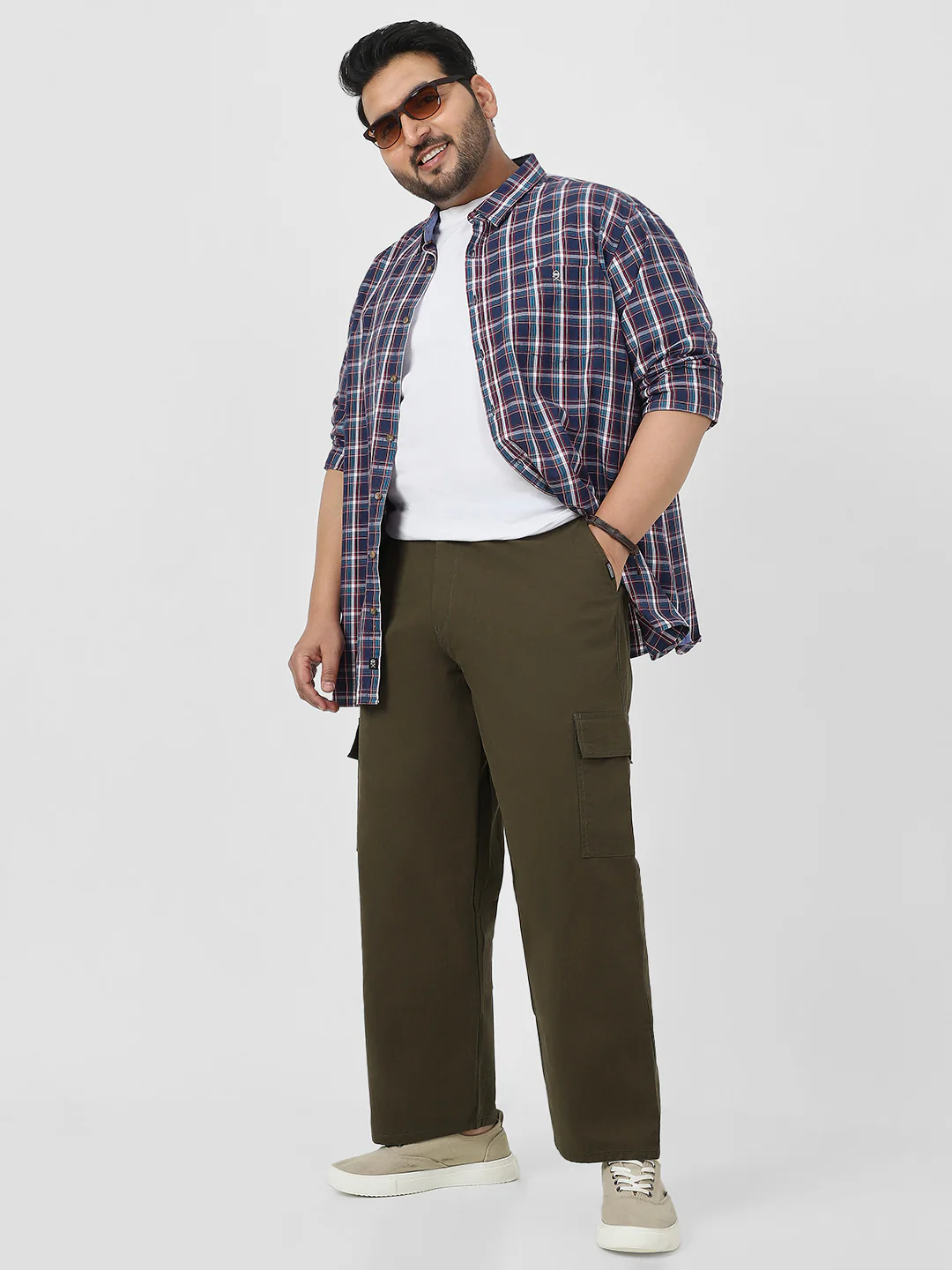 Plus Men's Olive Loose Baggy Fit Solid Cargo Chino Pant with 6 Pockets Non-Stretchable - Image 4