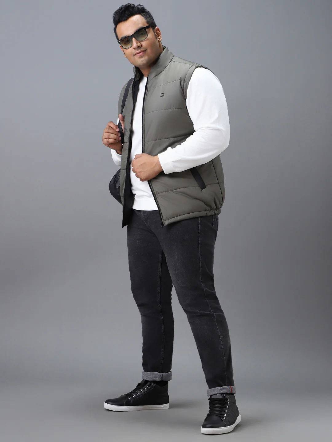 Plus Men's Olive Sleeveless Zippered Puffer Jacket - Image 4